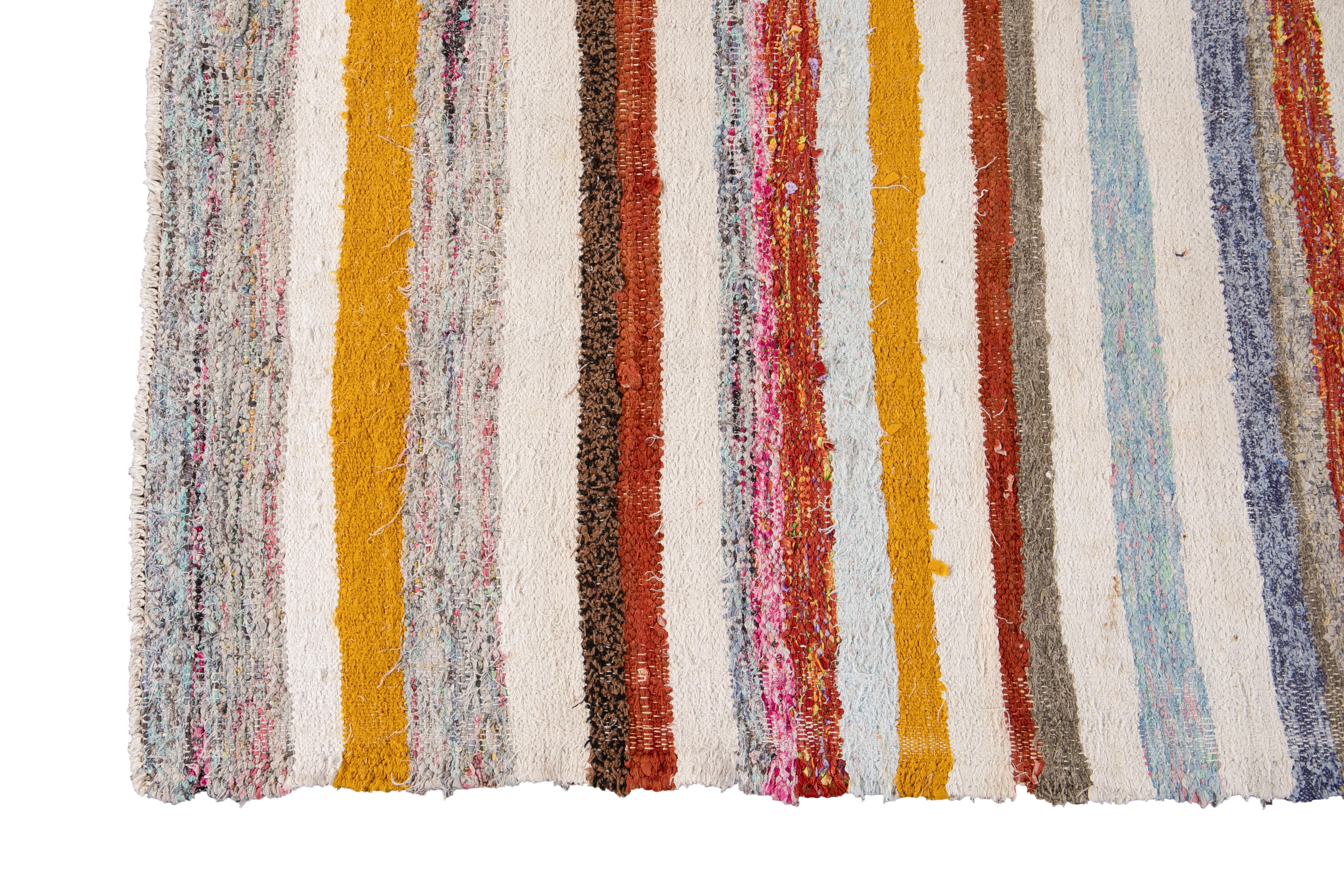 Mitte des 20. Jahrhunderts Vintage-Kilim-Wollteppich (Wolle) im Angebot