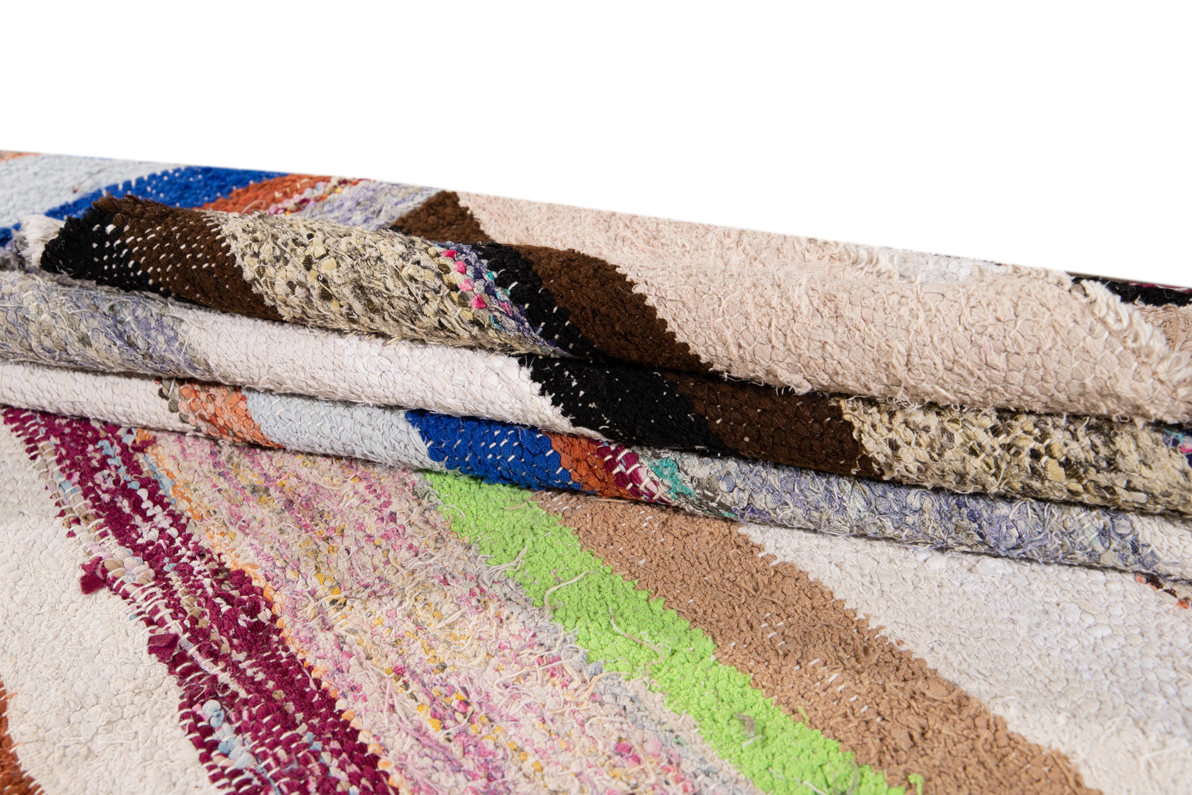 Mitte des 20. Jahrhunderts Vintage-Kilim-Wollteppich im Angebot 1