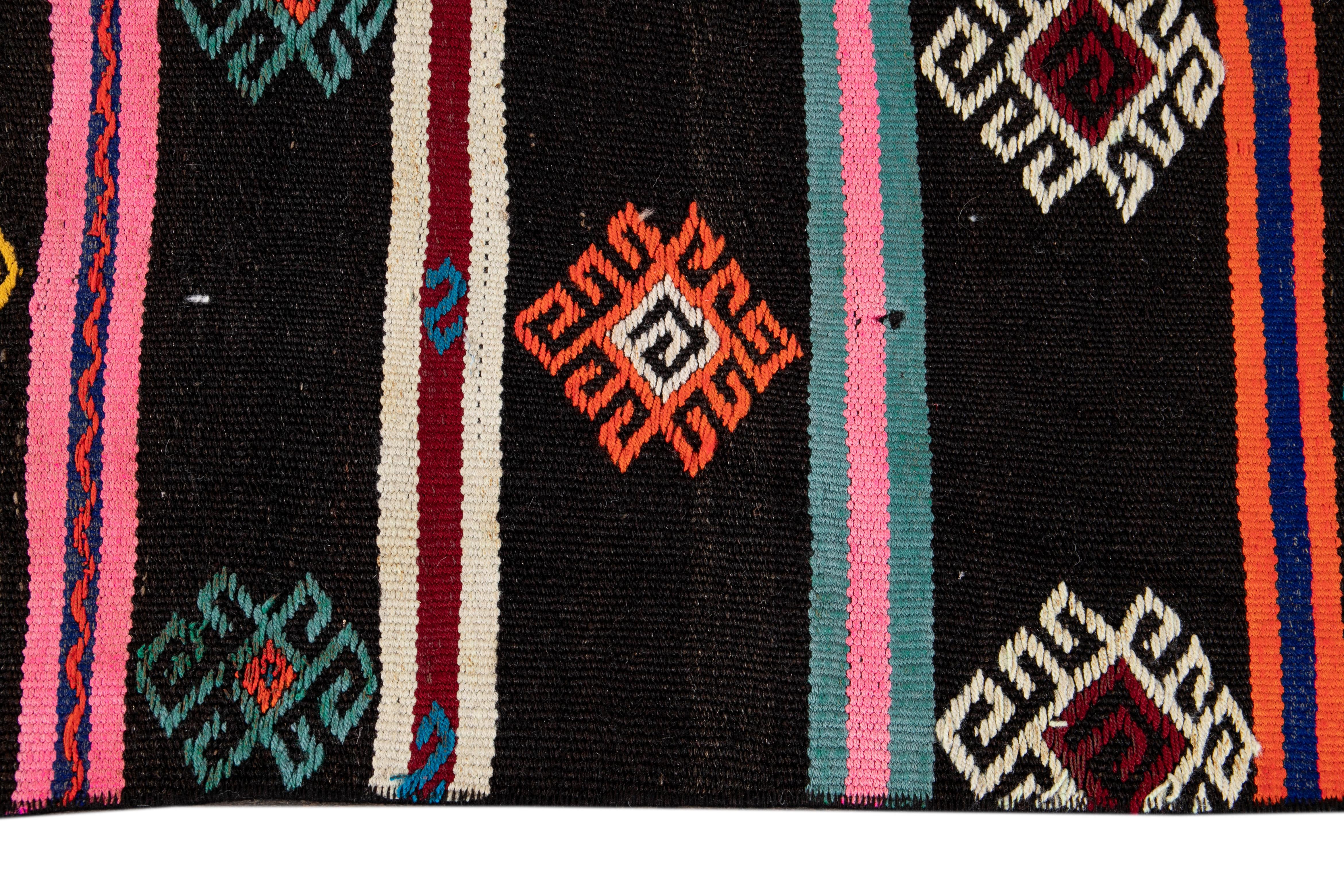 Mitte des 20. Jahrhunderts Vintage Kilim Wolle Läufer Teppich im Angebot 4