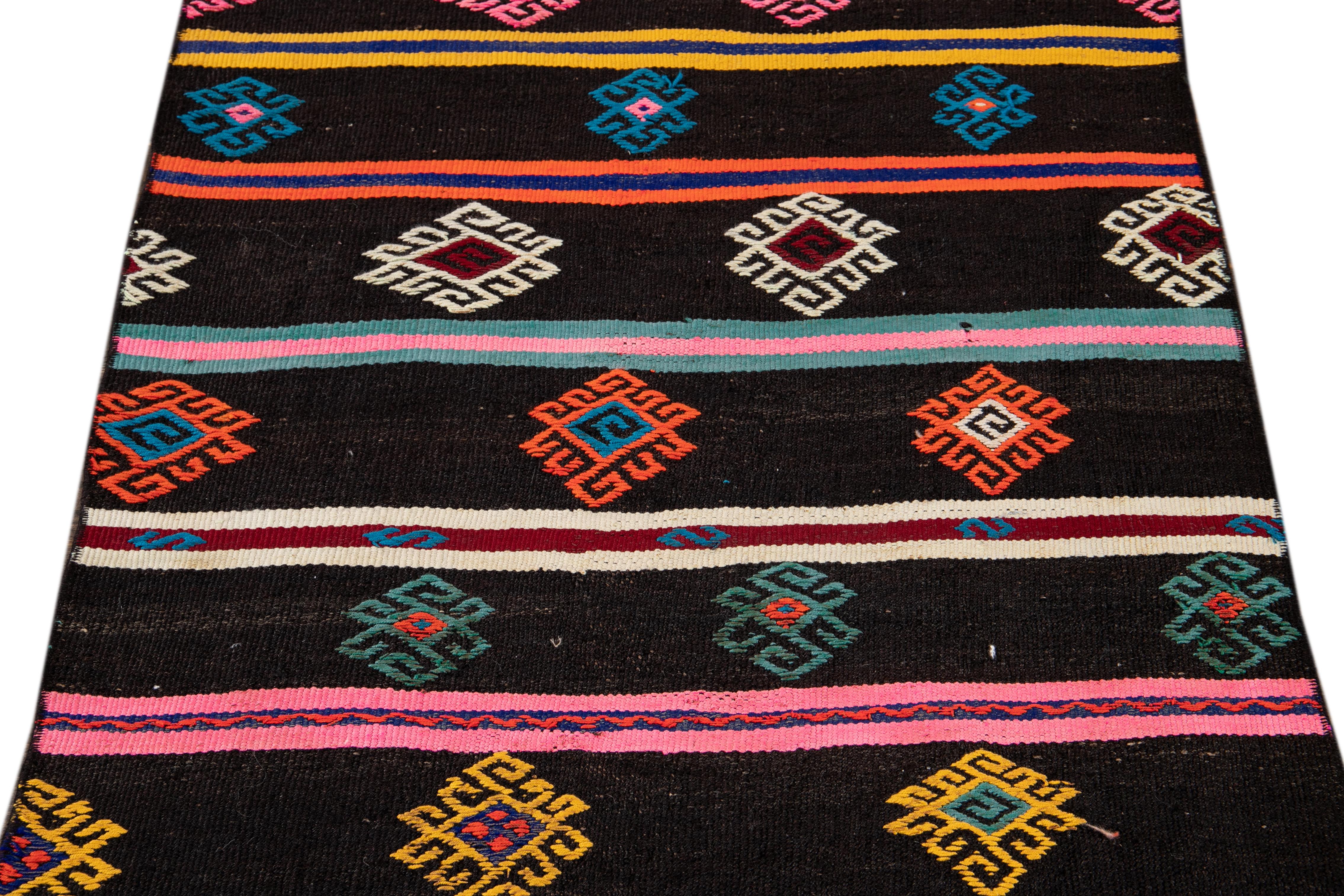 Mitte des 20. Jahrhunderts Vintage Kilim Wolle Läufer Teppich im Angebot 6