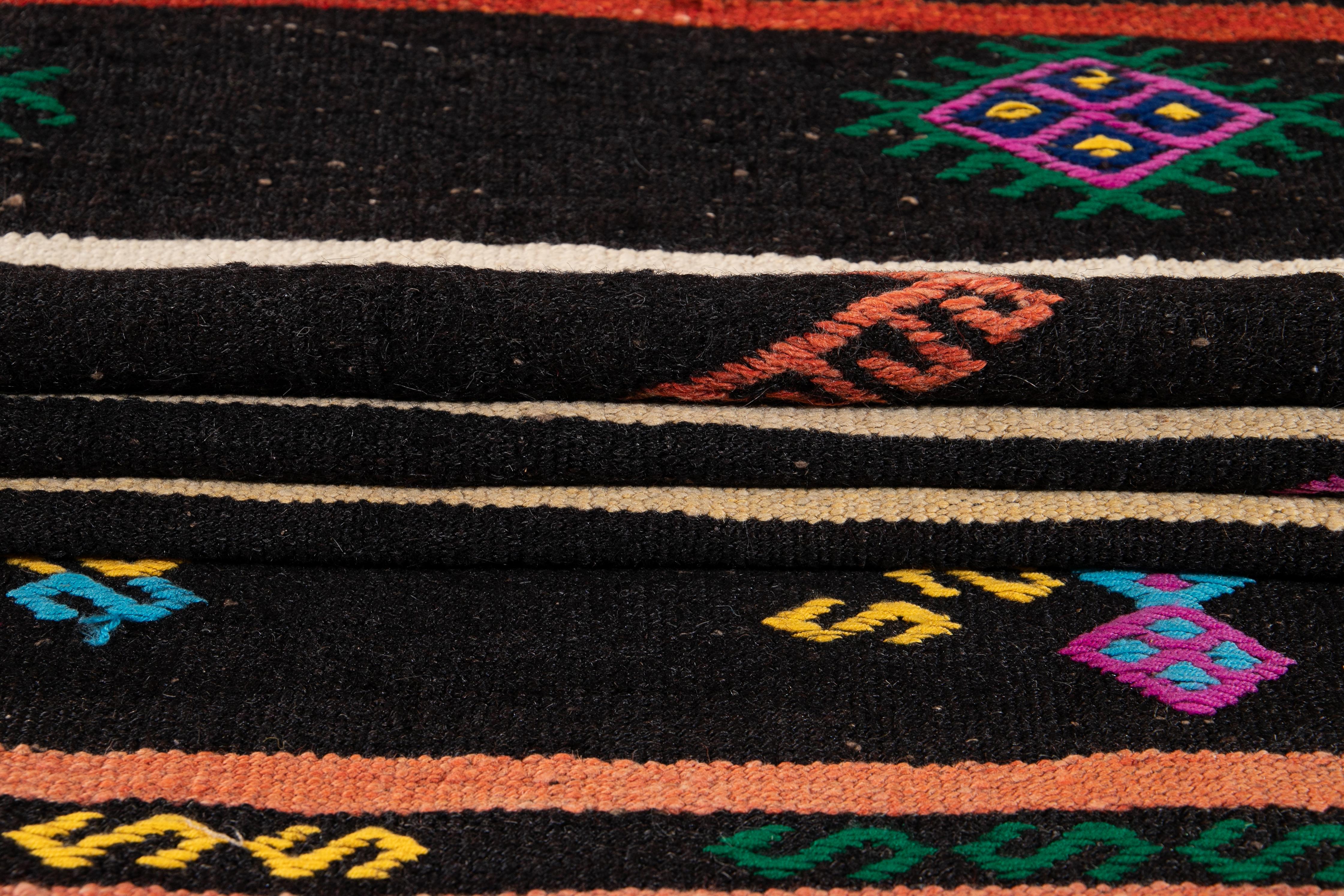 Annodato a mano Rug & Kilim in lana vintage della metà del XX secolo in vendita