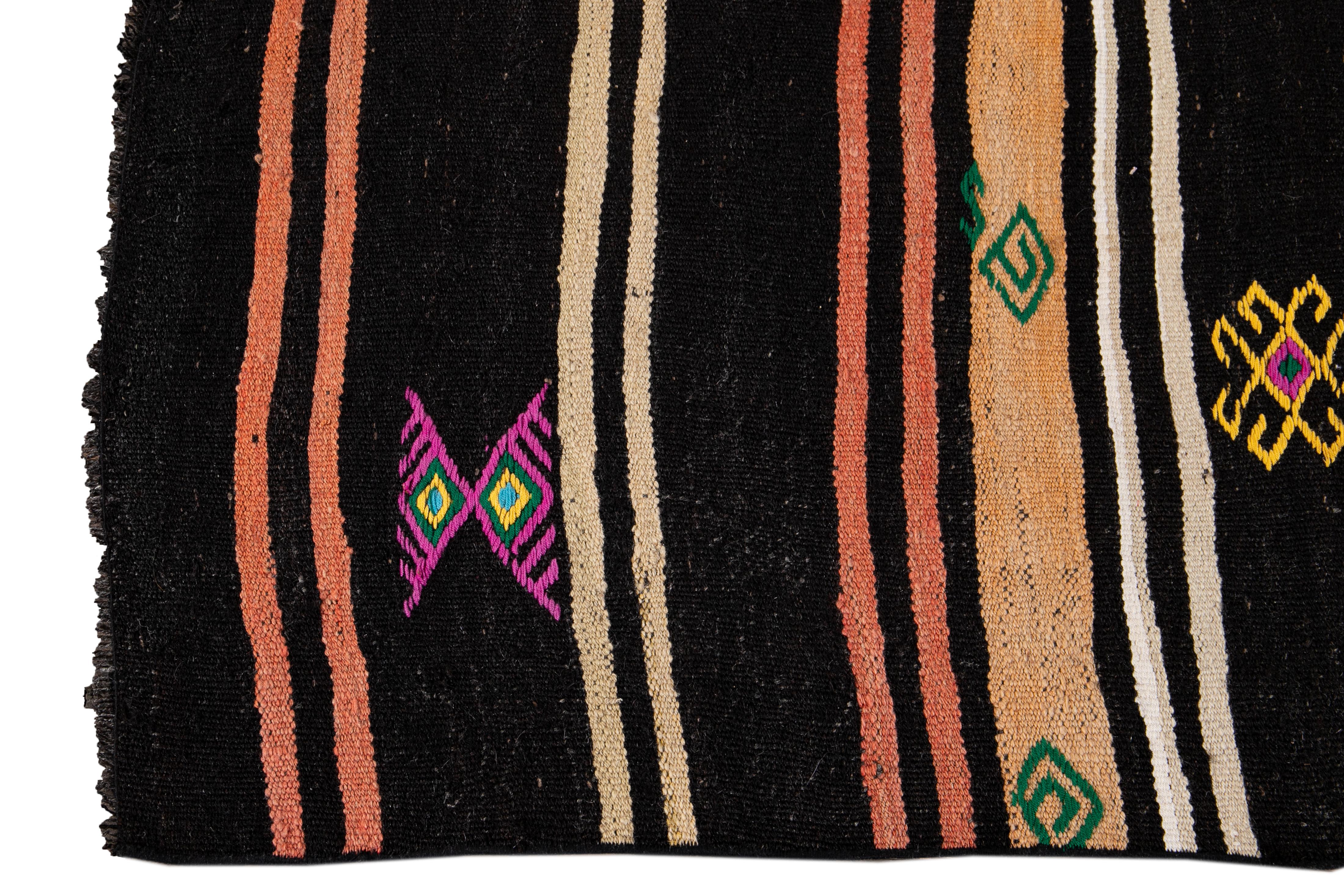 Rug & Kilim in lana vintage della metà del XX secolo In condizioni ottime in vendita a Norwalk, CT