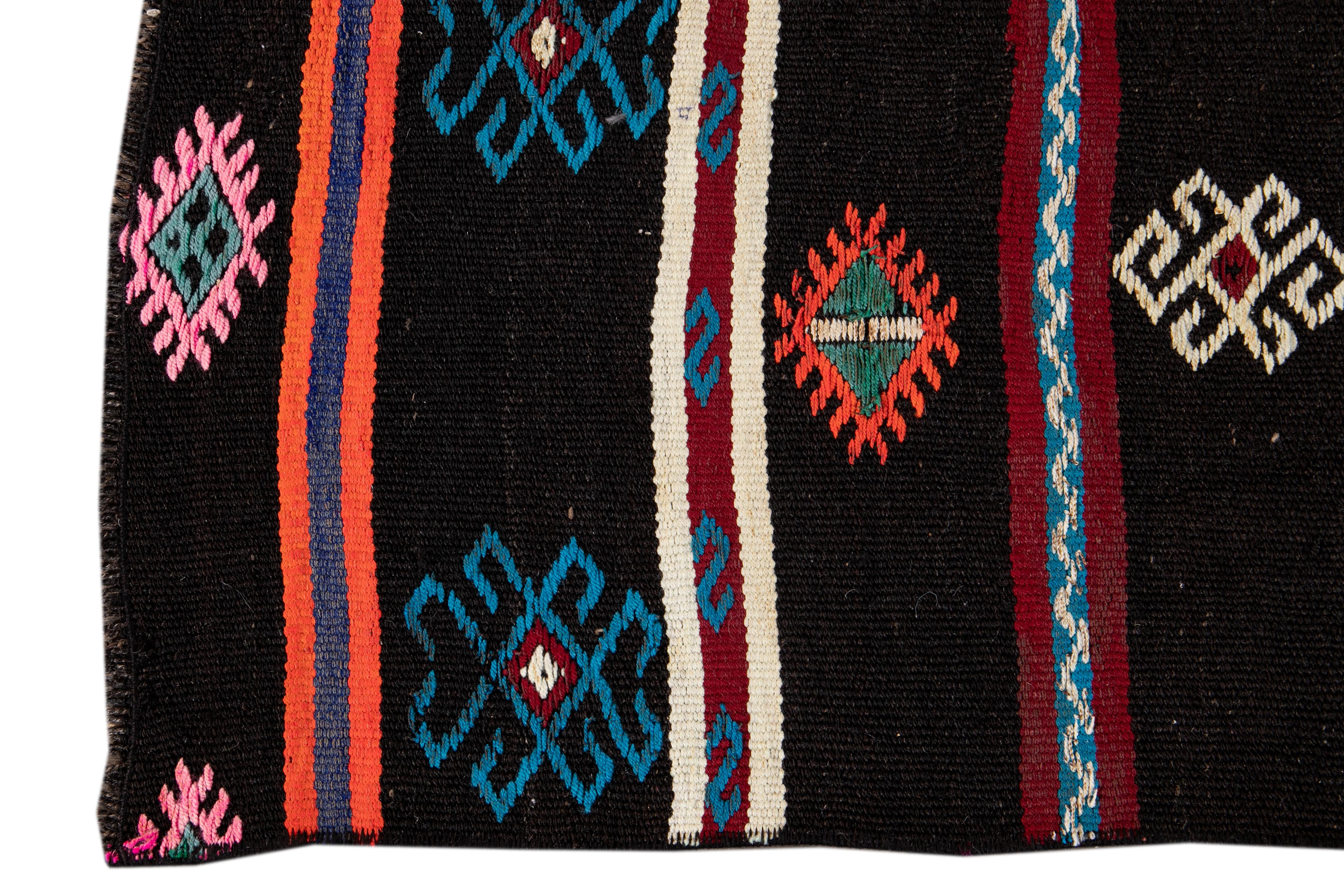 Mitte des 20. Jahrhunderts Vintage Kilim Wolle Läufer Teppich im Angebot 1