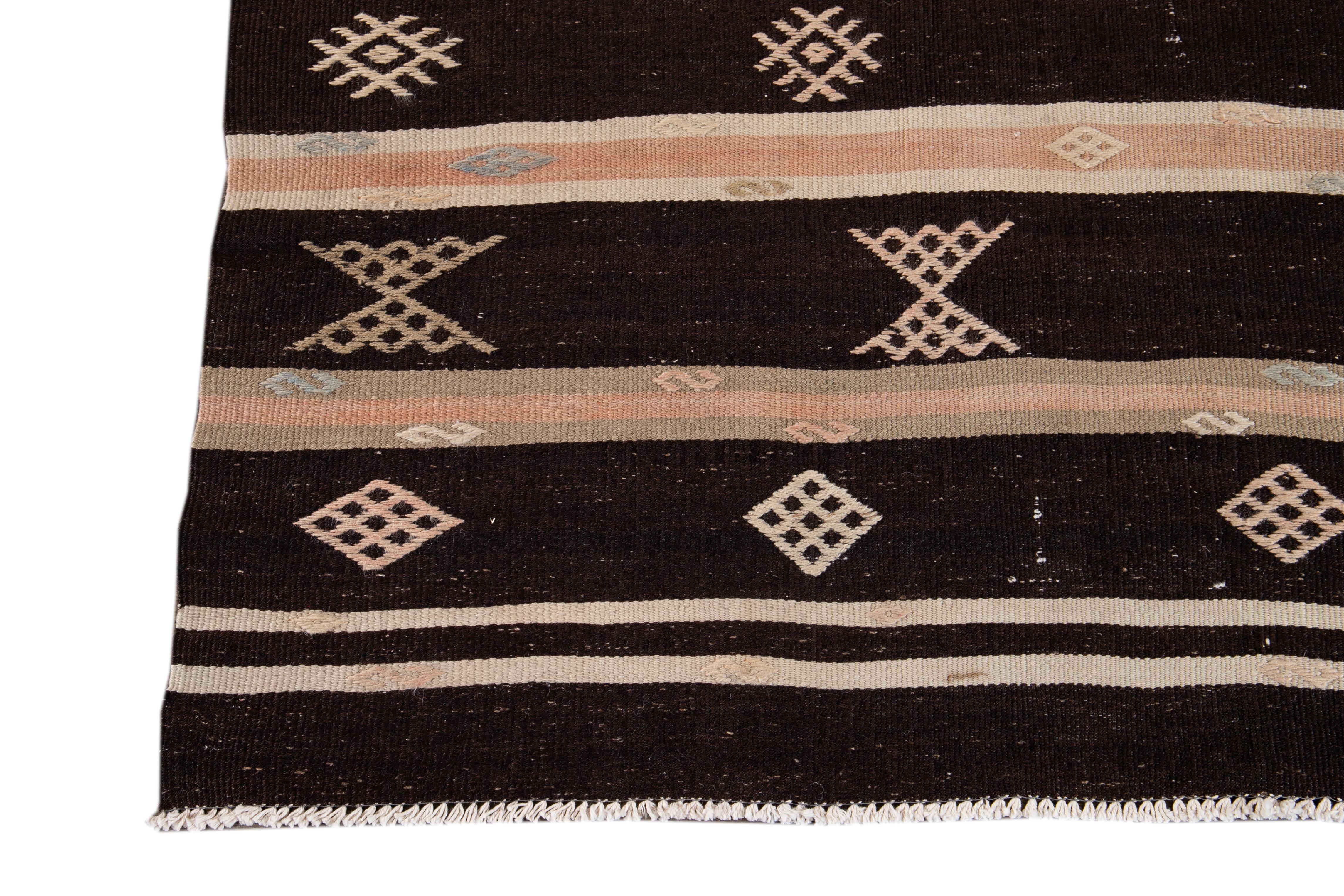 Laine Tapis de course Kilim en laine du milieu du 20e siècle en vente