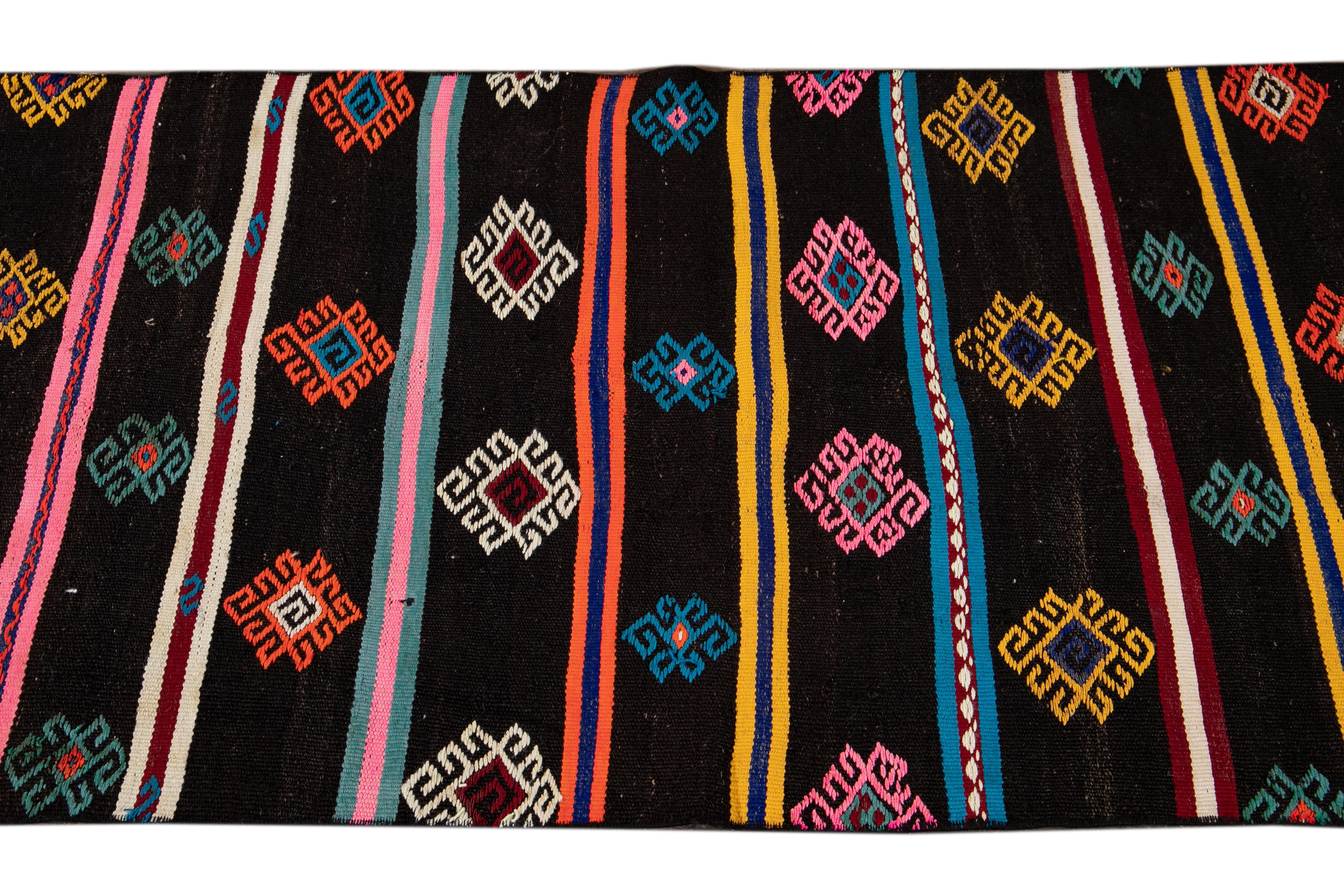 Mitte des 20. Jahrhunderts Vintage Kilim Wolle Läufer Teppich im Angebot 2