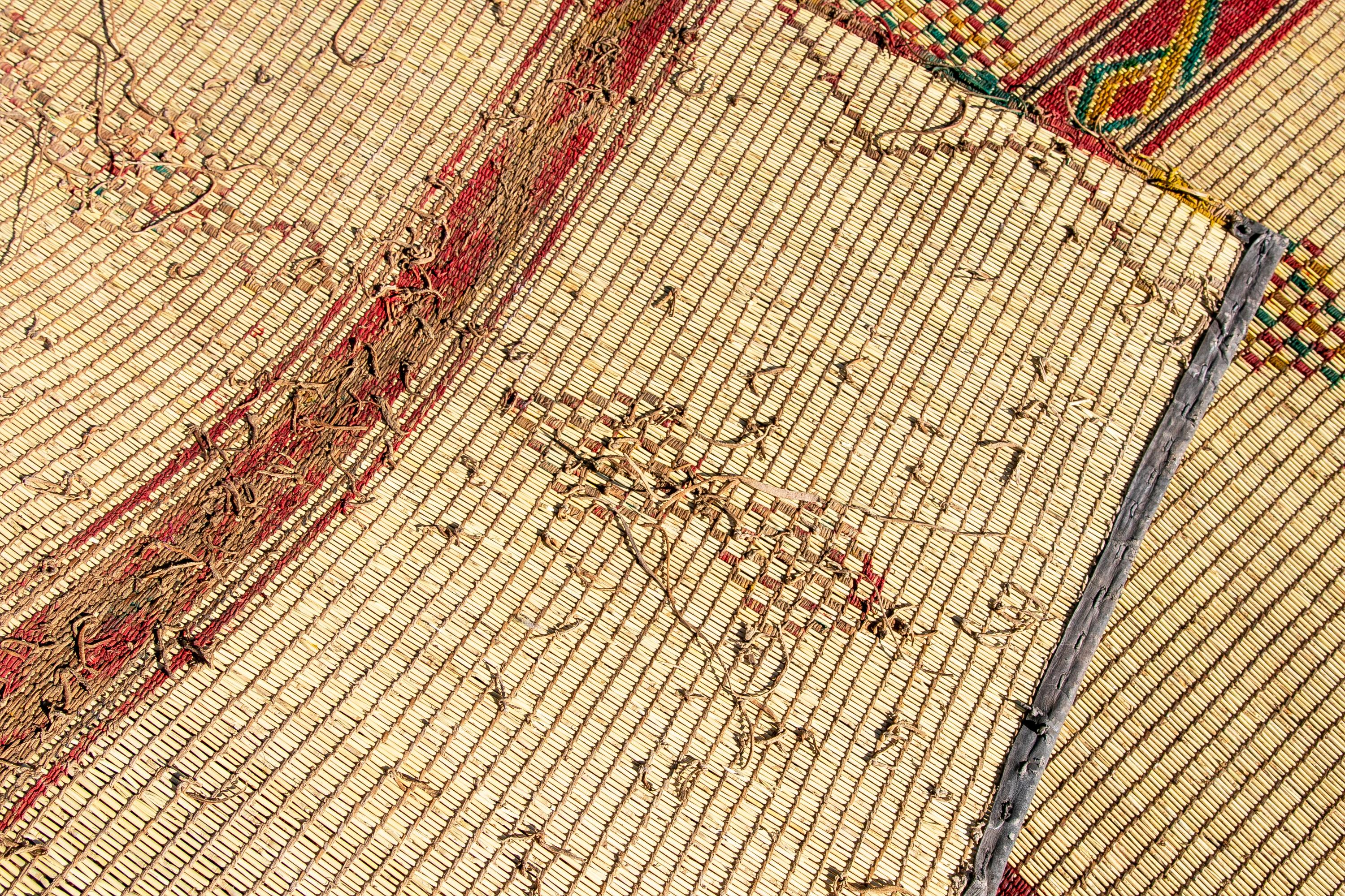 Alfombra Tuareg de cuero marroquí vintage de mediados del siglo XX África del Norte Marroquí en venta