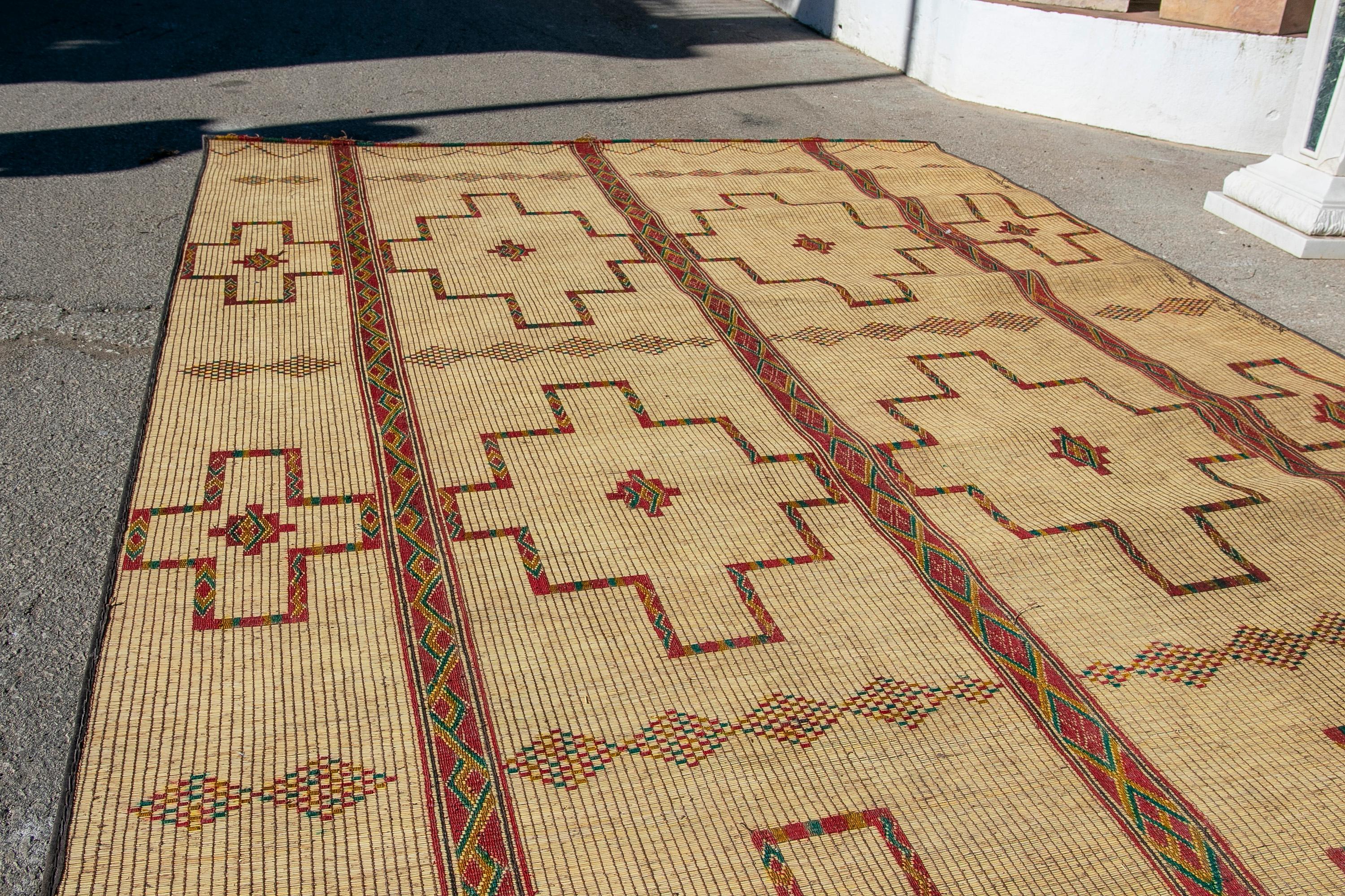 Alfombra Tuareg de cuero marroquí vintage de mediados del siglo XX África del Norte en venta 3