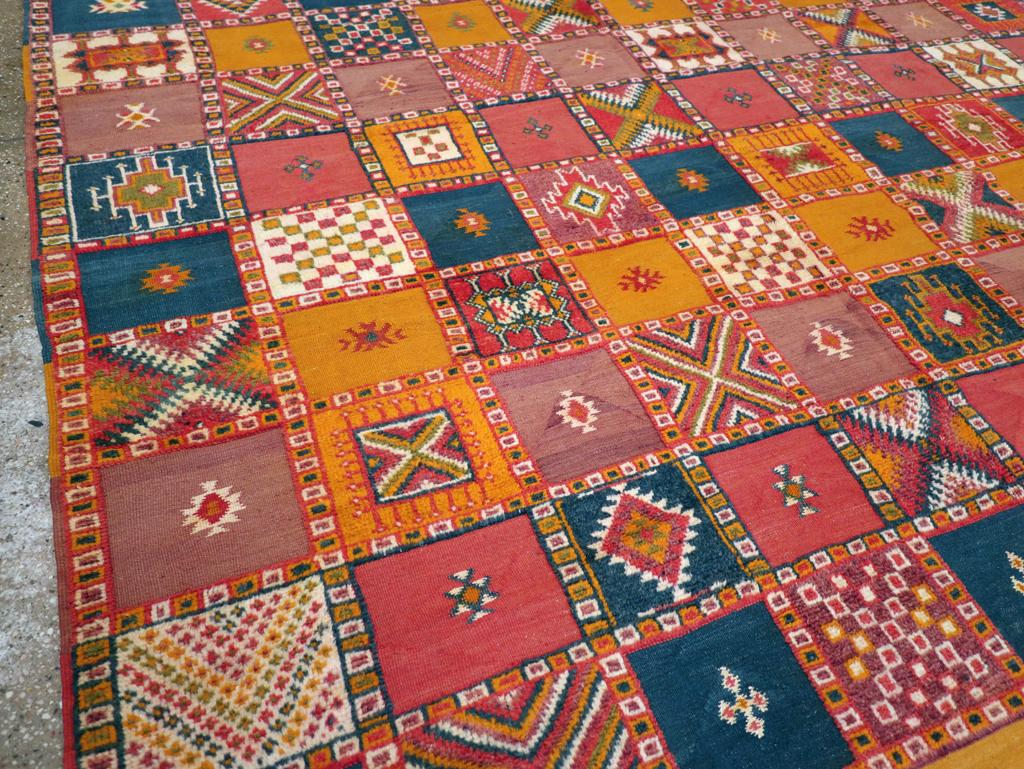 Mitte des 20. Jahrhunderts Vintage Marokkanischer Teppich in Übergröße (Handgeknüpft) im Angebot