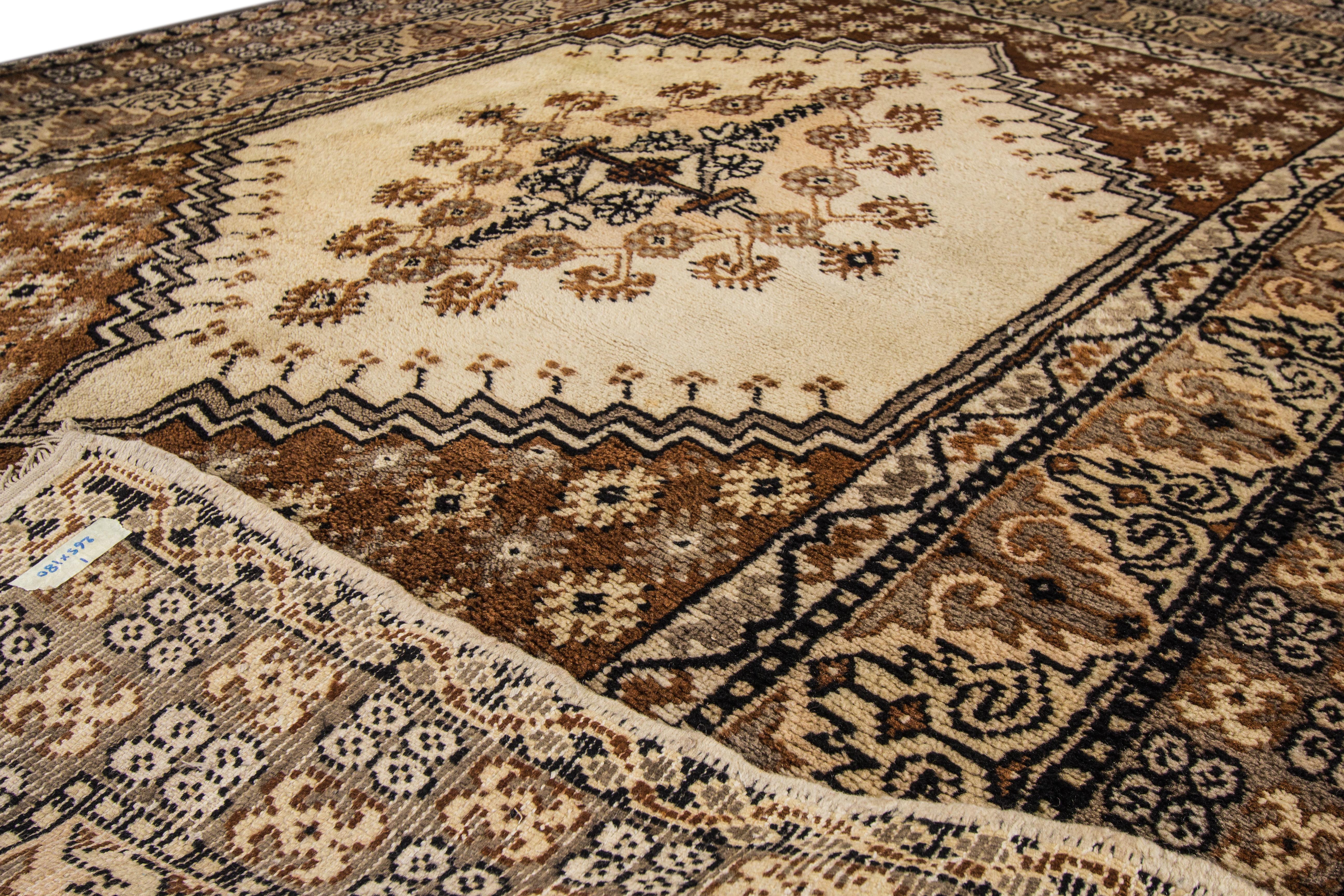 Beautiful vintage Moroccan with the tan field. Accents of brown, black, and ivory all-over geometric design. 

This rug measures: 6' x 8'8'.