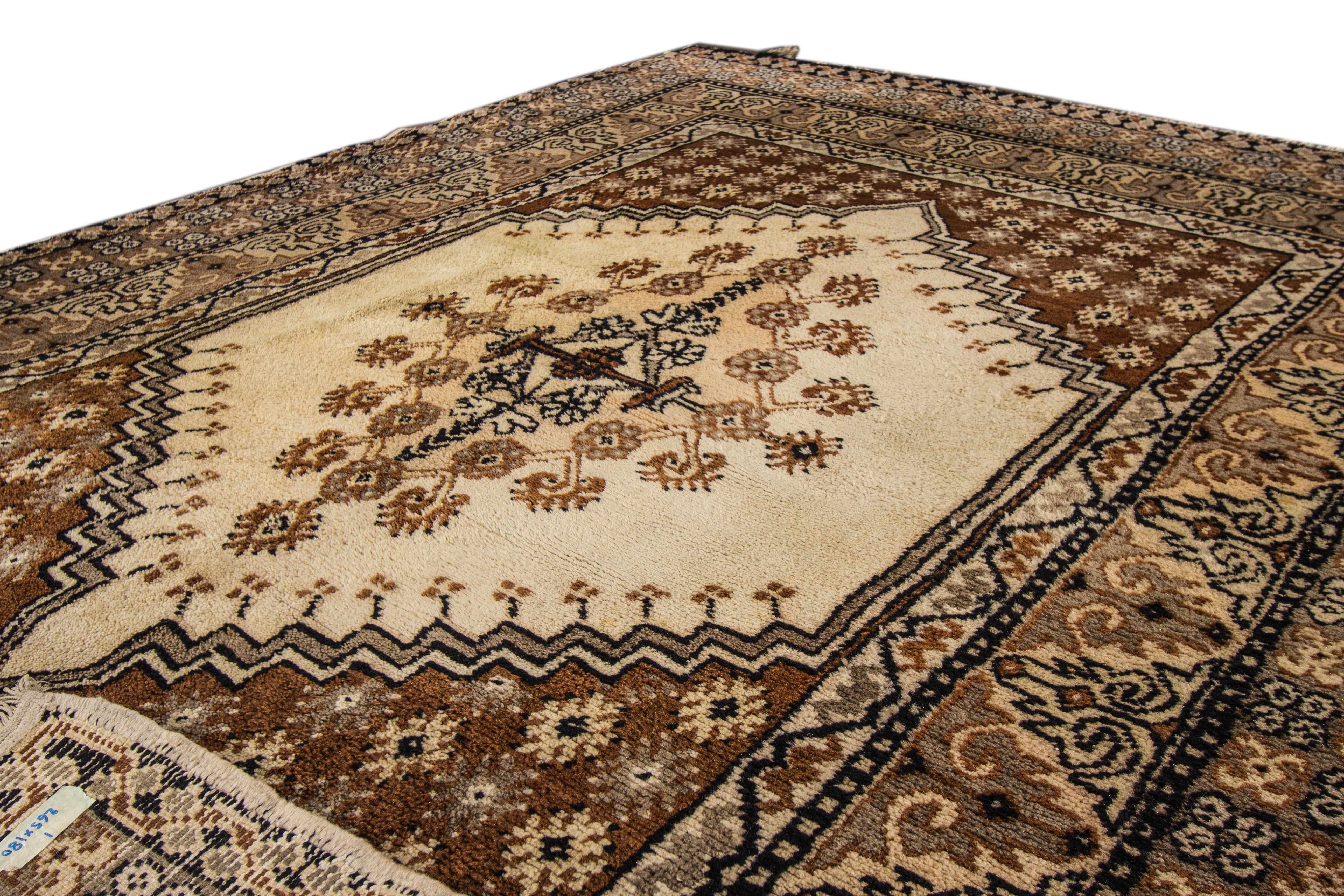 Mid-20th Century Vintage Moroccan Tribal Wool Rug  In Good Condition For Sale In Norwalk, CT