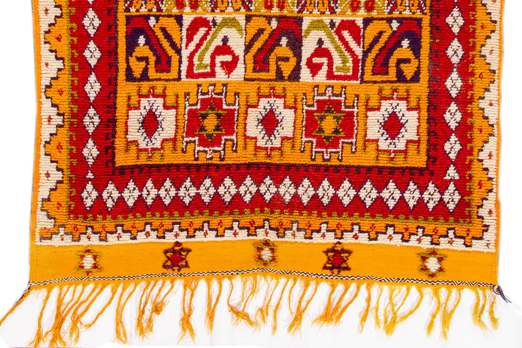 Marokkanischer Stammeskunst-Teppich aus der Mitte des 20. Jahrhunderts im Angebot 4