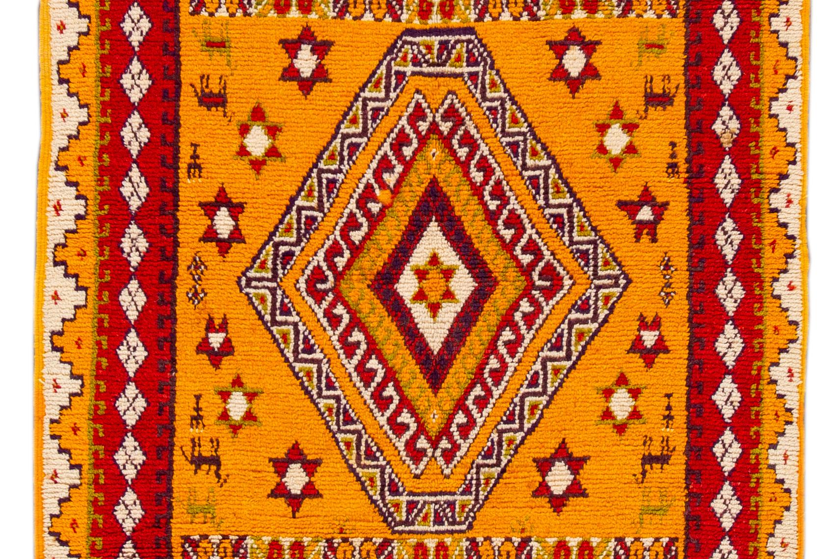Marokkanischer Stammeskunst-Teppich aus der Mitte des 20. Jahrhunderts im Angebot 5