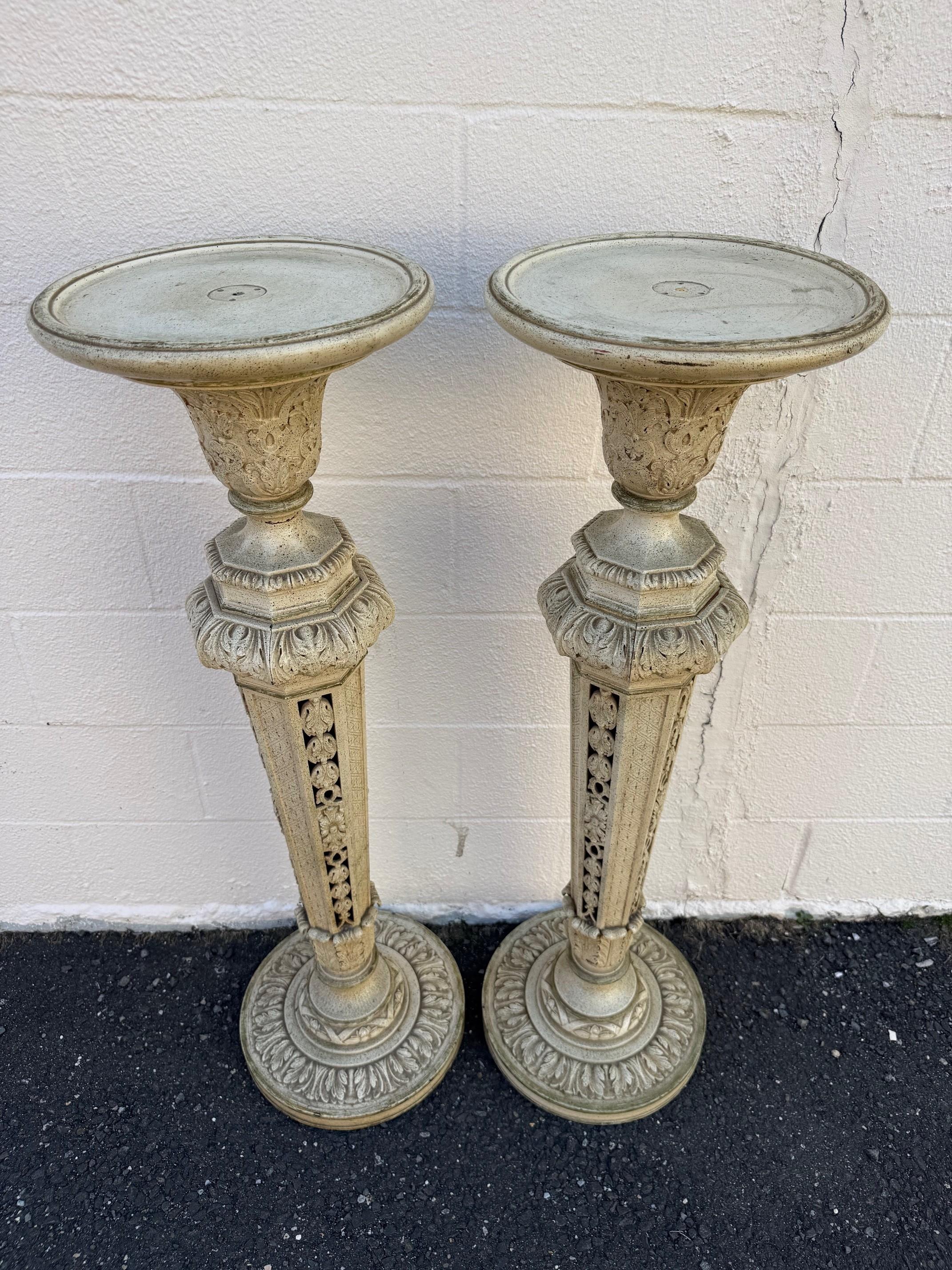 Mid 20th Century Vintage Pair of Painted Wood Pedestals or Plant Stands In Good Condition For Sale In Stamford, CT