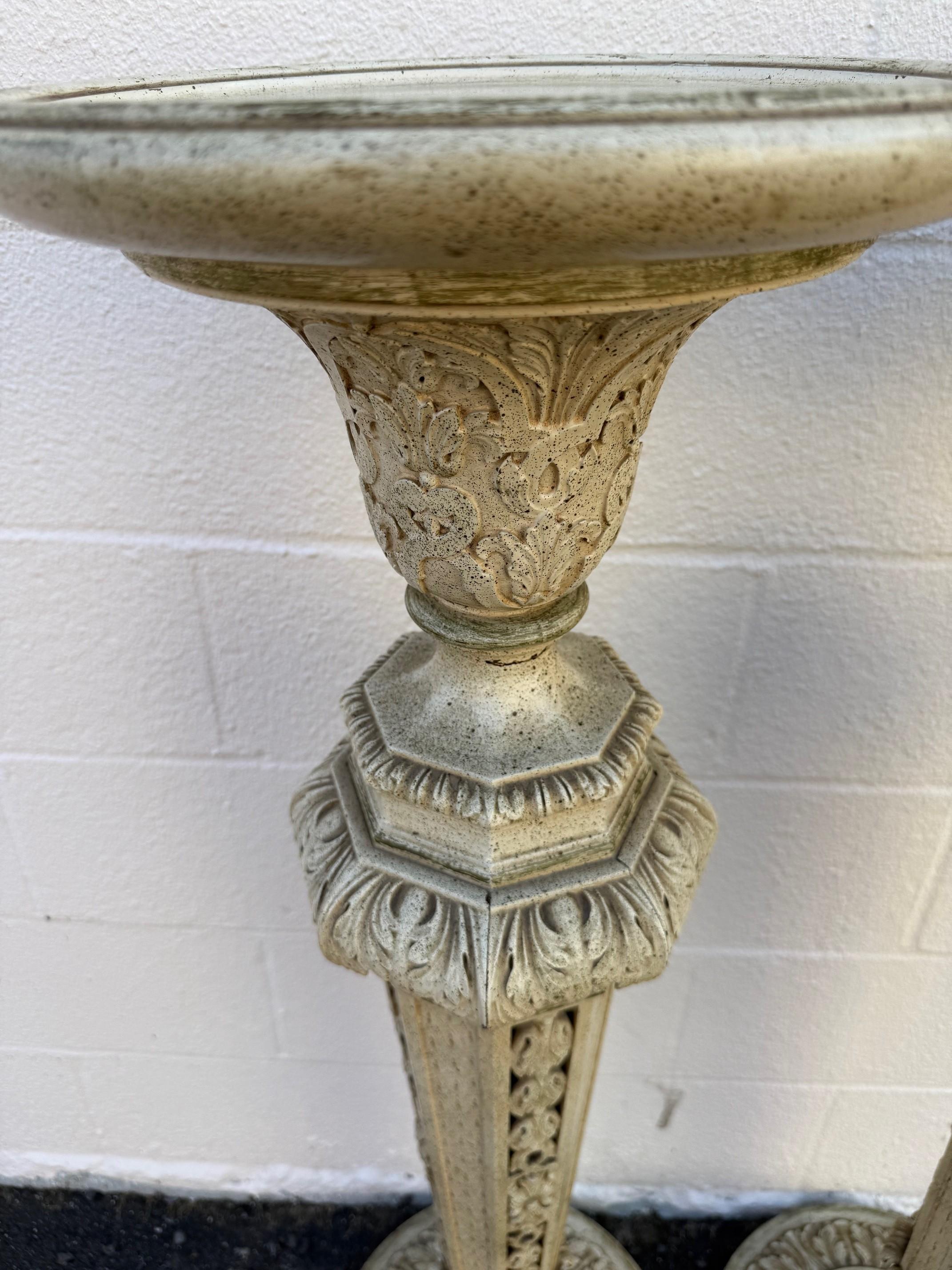 Mid 20th Century Vintage Pair of Painted Wood Pedestals or Plant Stands For Sale 3
