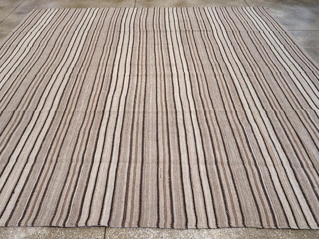 Mid-20th Century Vintage Persian Flatweave Kilim Room Size Carpet In Excellent Condition For Sale In New York, NY