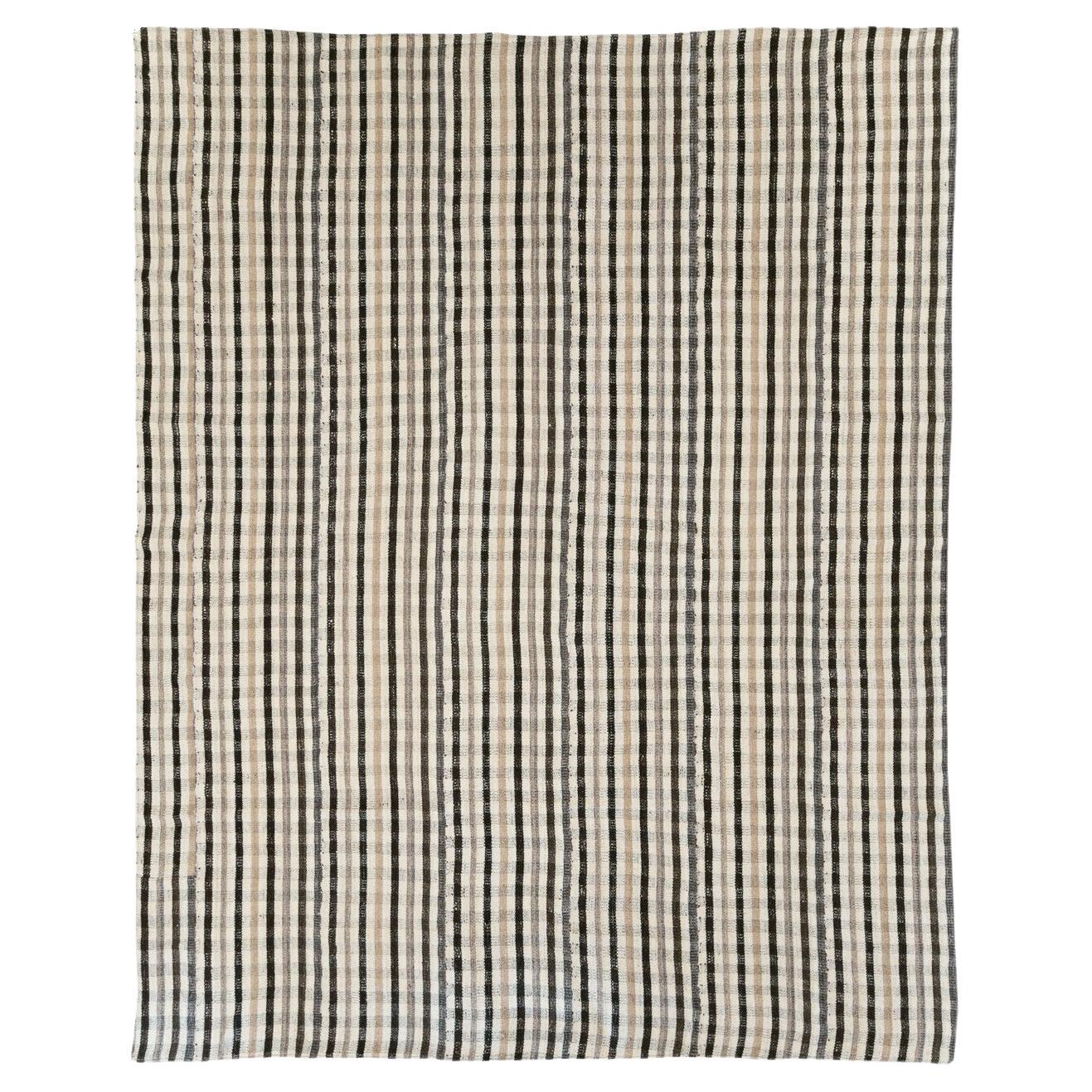 Tappeto persiano d'epoca a trama piatta Kilim della metà del 20° secolo, per una stanza.
