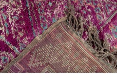 Lila Stammeskunst Marokkanischer Wollteppich aus der Mitte des 20. Jahrhunderts