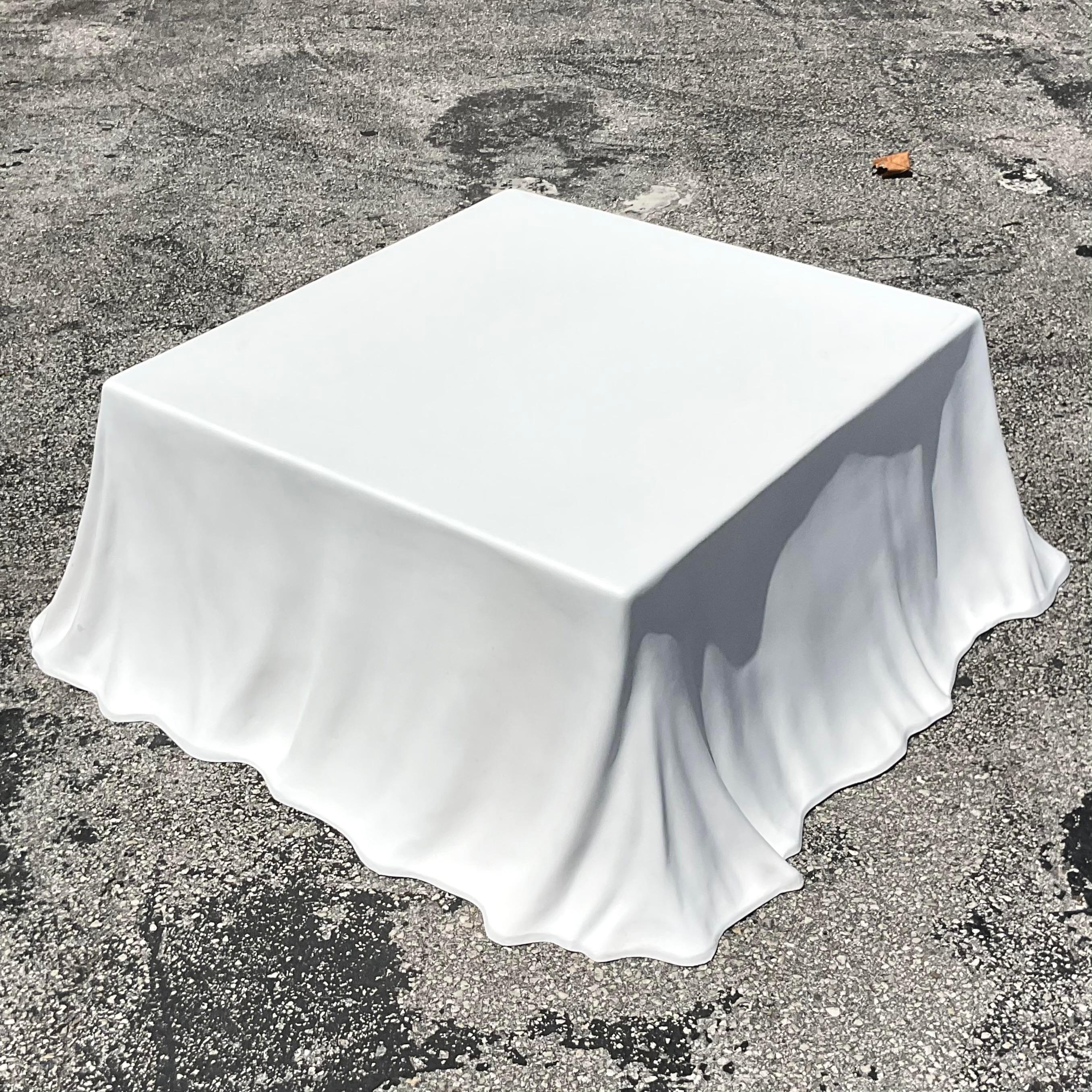 italien Table basse Tovaglia en fibre de verre moulée, Vintage Regency, milieu du 20e siècle en vente