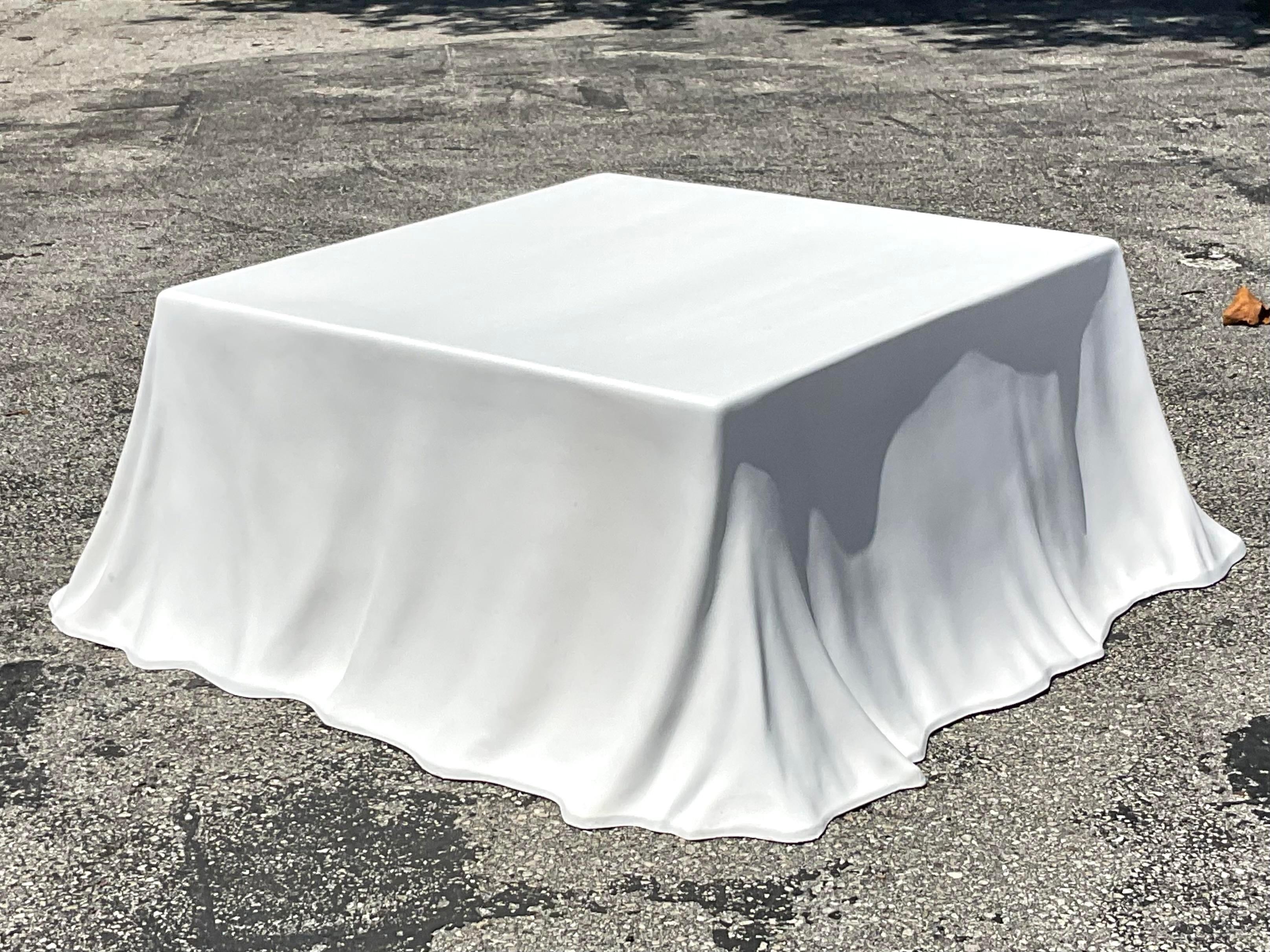 20ième siècle Table basse Tovaglia en fibre de verre moulée, Vintage Regency, milieu du 20e siècle en vente
