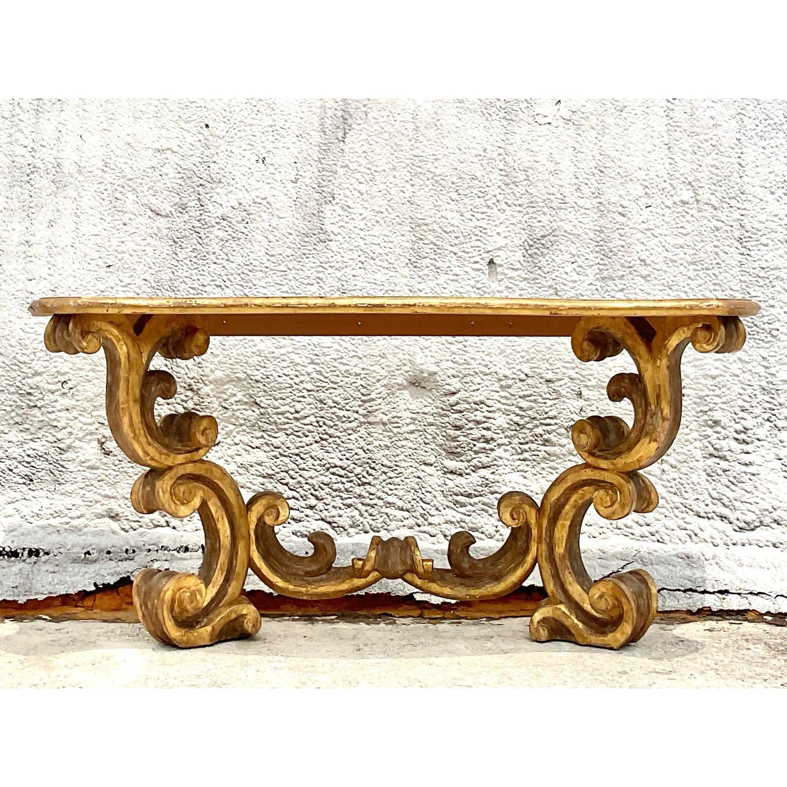 Travertin Console murale rococo dorée du milieu du 20e siècle en vente
