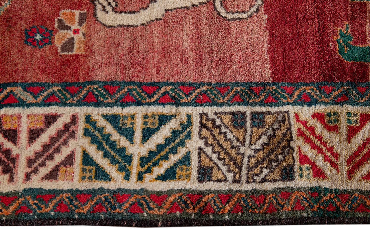 Mitte des 20. Jahrhunderts Vintage Shiraz Wollteppich im Zustand „Gut“ im Angebot in Norwalk, CT