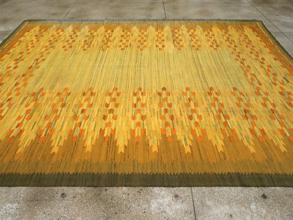 Tessuto a mano Tappeto Kilim a trama piatta svedese scandinavo della metà del 20° secolo, di dimensioni pari a quelle di una stanza in vendita