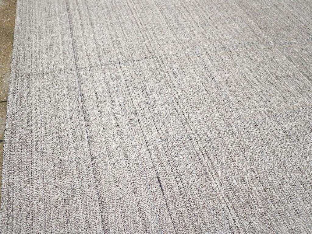 Hand-Woven Mid-20th Century Vintage Turkish Flatweave Kilim Room Size Carpet For Sale
