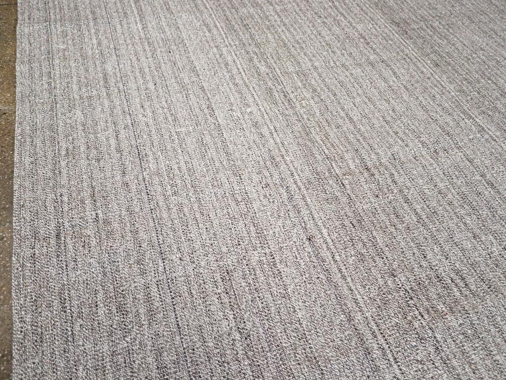 Hand-Woven Mid-20th Century Vintage Turkish Flatweave Kilim Room Size Carpet For Sale
