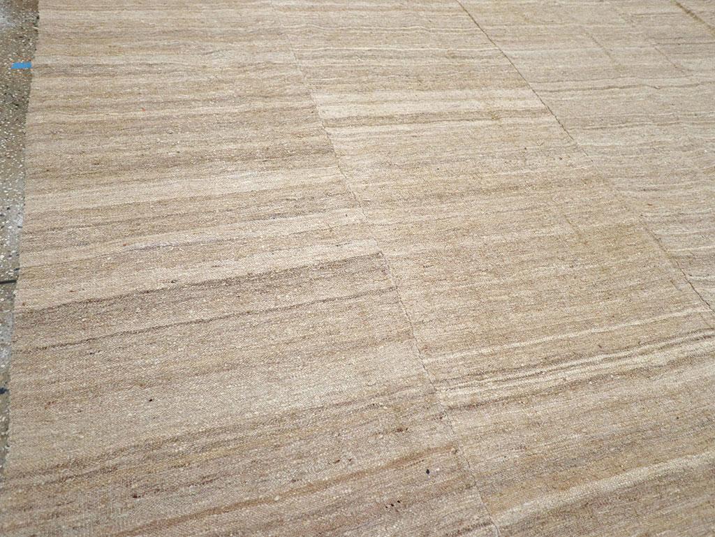 Hand-Woven Mid-20th Century Vintage Turkish Flatweave Kilim Room Size Carpet For Sale