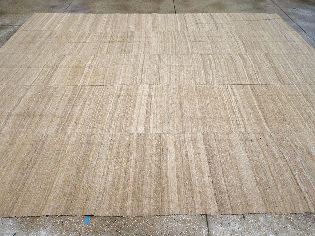 Mid-20th Century Vintage Turkish Flatweave Kilim Room Size Carpet In Excellent Condition For Sale In New York, NY