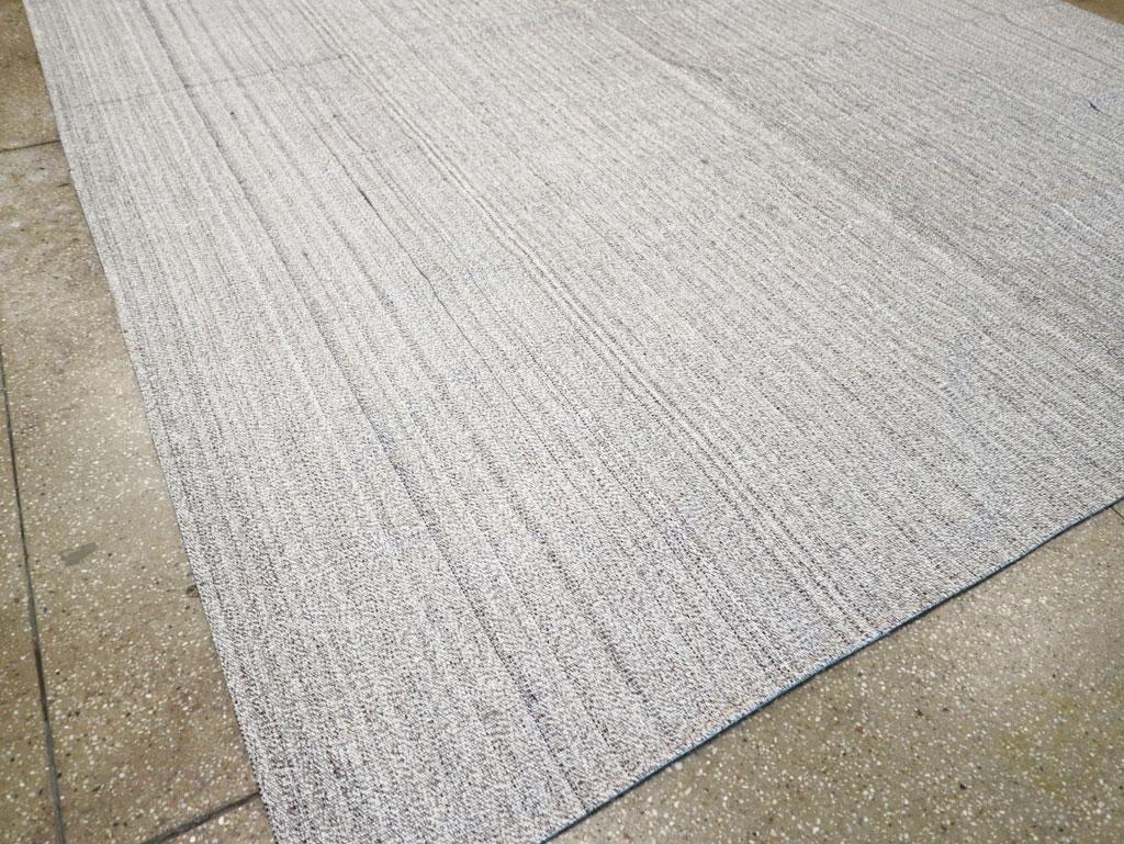Mid-20th Century Vintage Turkish Flatweave Kilim Room Size Carpet For Sale 1