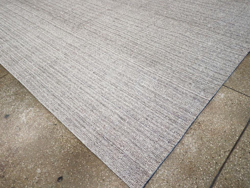 Mid-20th Century Vintage Turkish Flatweave Kilim Room Size Carpet For Sale 1
