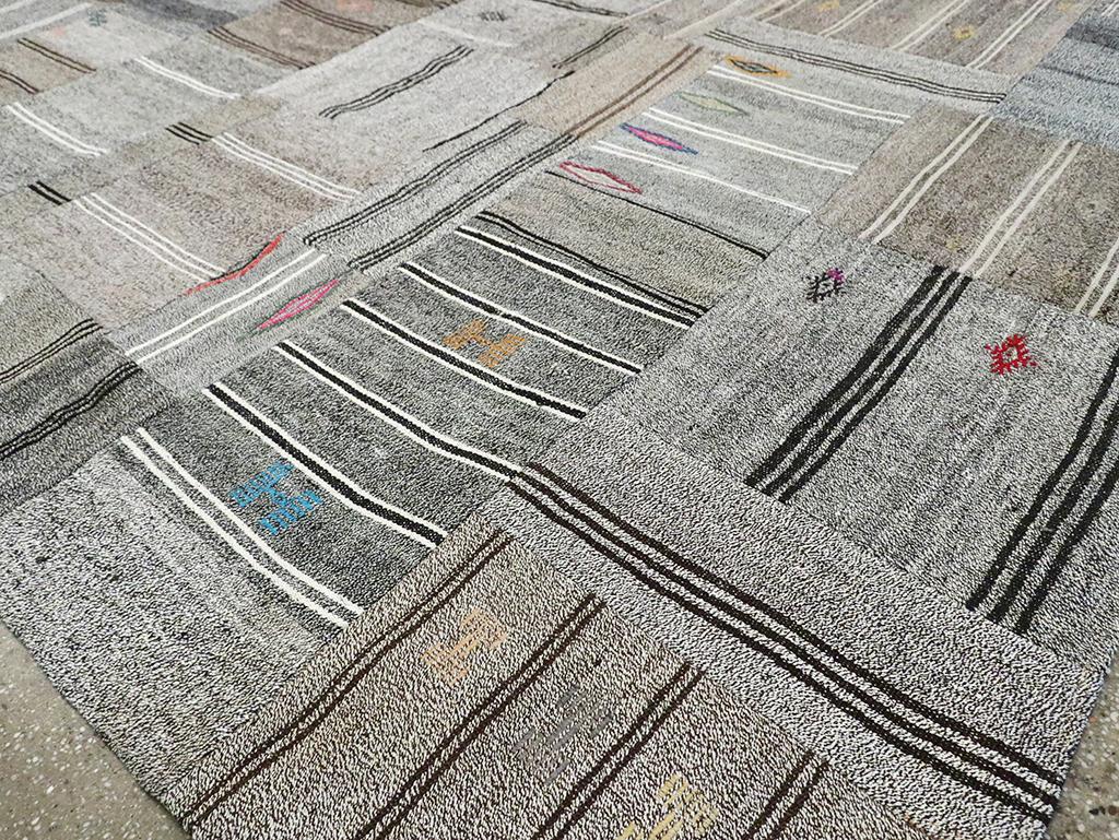 Mid-20th Century Vintage Turkish Flatweave Kilim Room Size Carpet For Sale 1