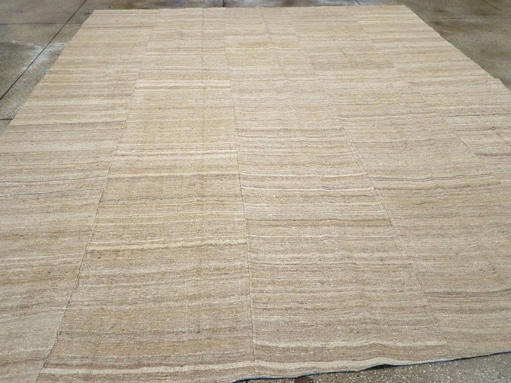 Mid-20th Century Vintage Turkish Flatweave Kilim Room Size Carpet For Sale 1
