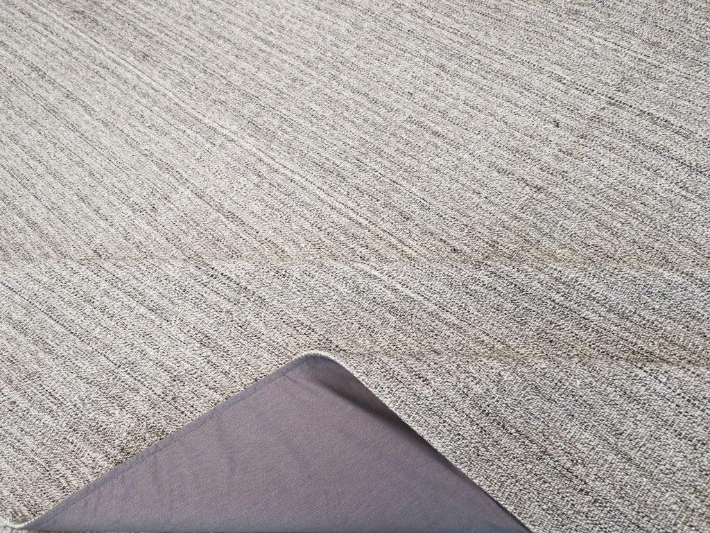 Mid-20th Century Vintage Turkish Flatweave Kilim Room Size Carpet For Sale 3