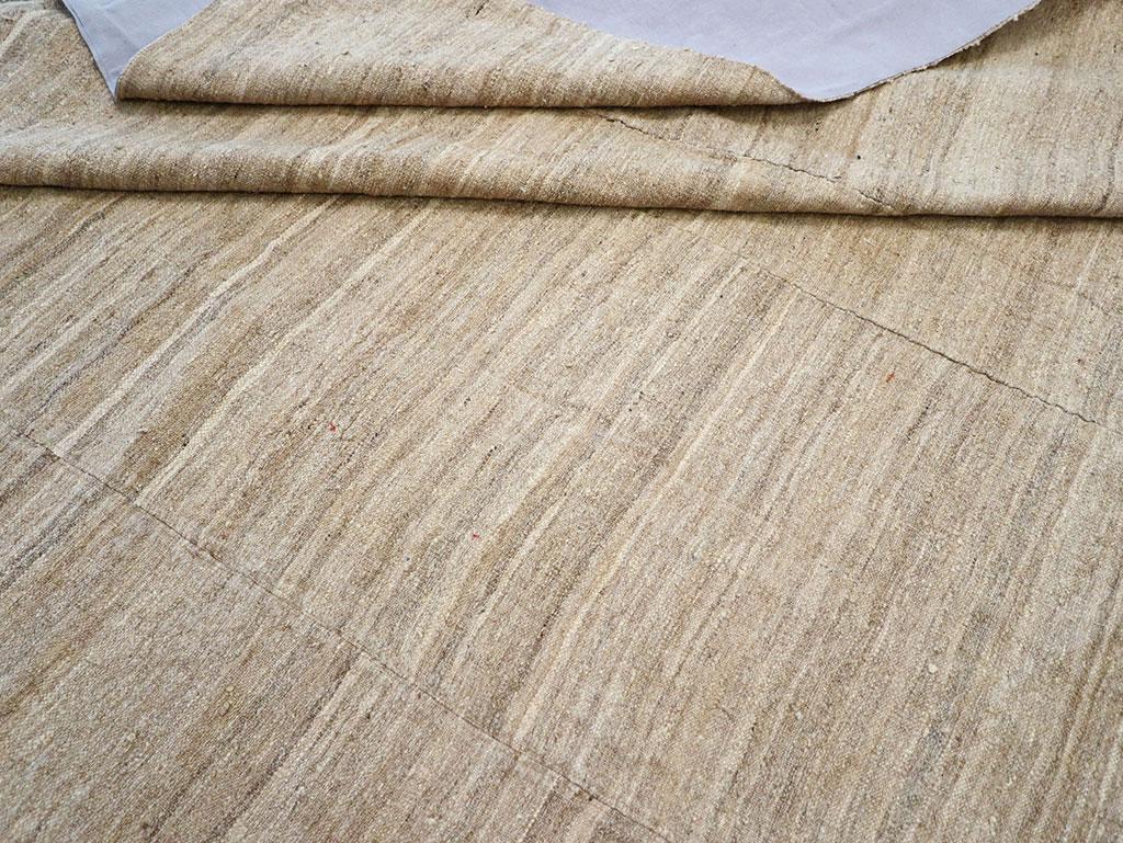 Mid-20th Century Vintage Turkish Flatweave Kilim Room Size Carpet For Sale 3
