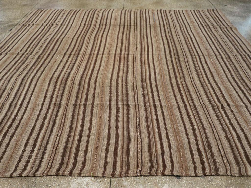 Mid-20th Century Vintage Turkish Flatweave Kilim Square Room Size Carpet In Excellent Condition For Sale In New York, NY