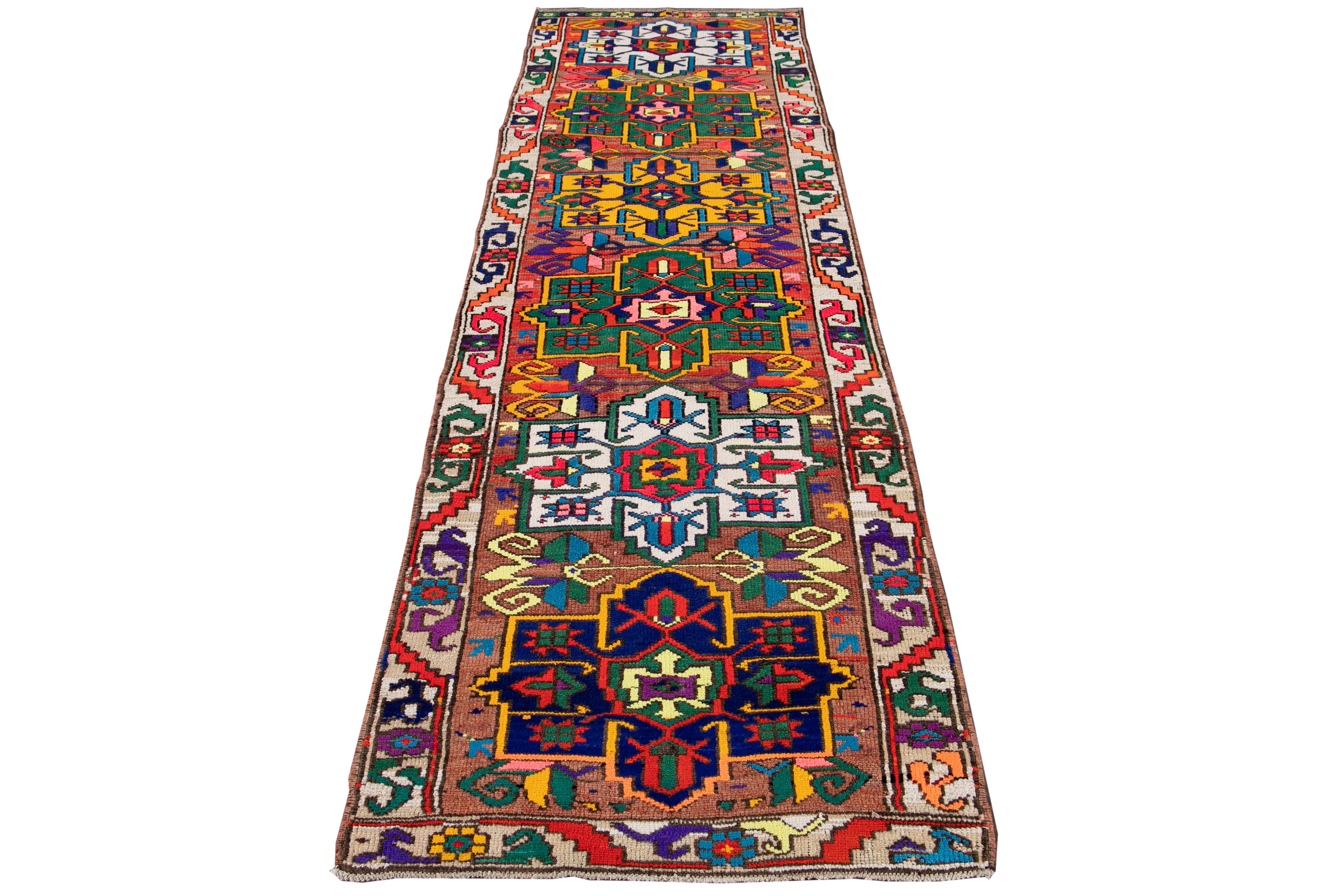 Tapis de couloir turc vintage en laine du milieu du XXe siècle en vente 9