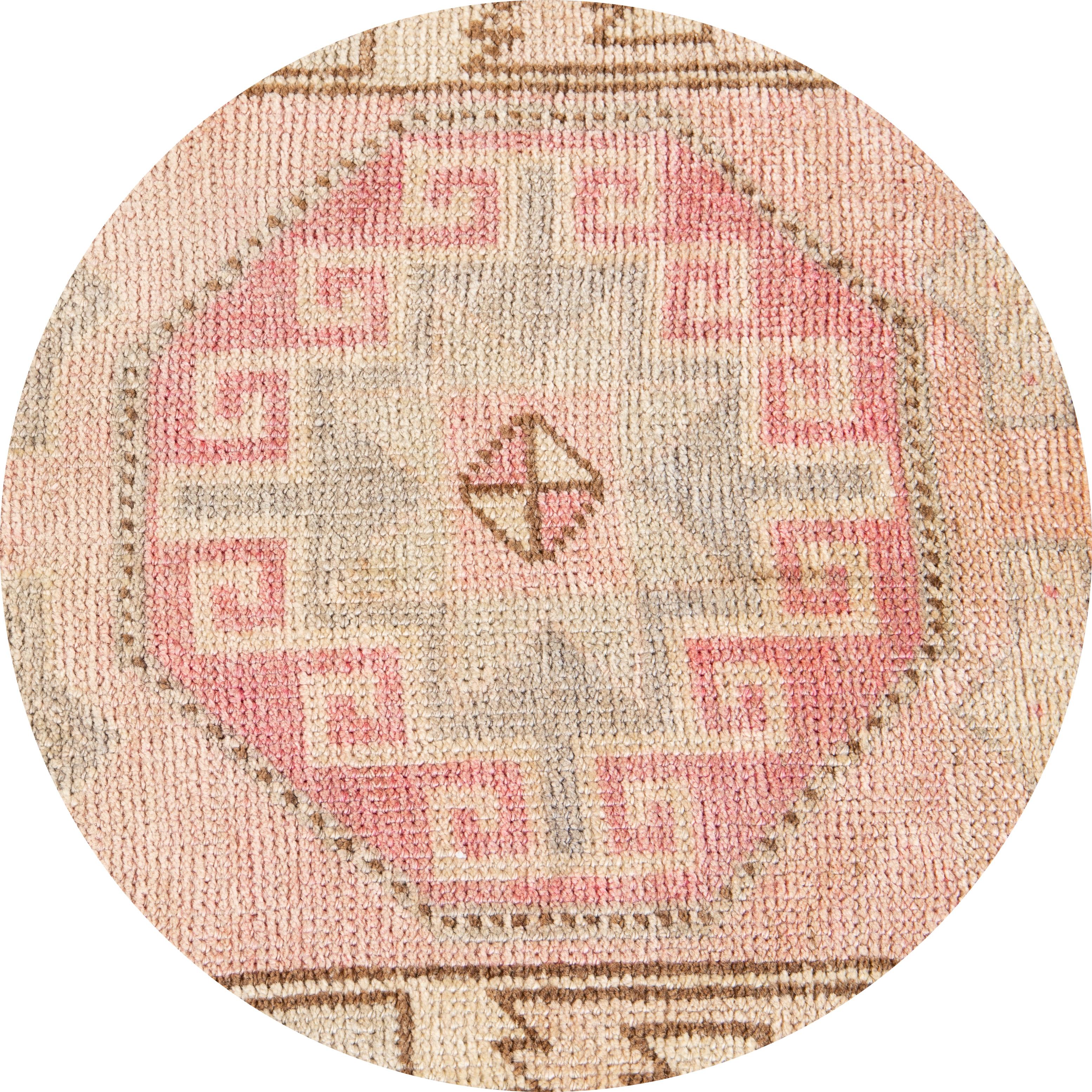 Beautiful vintage runner rug, hand knotted wool with a blush field, pink and gray accents in multi medallion design.
This rug measures 2' 8