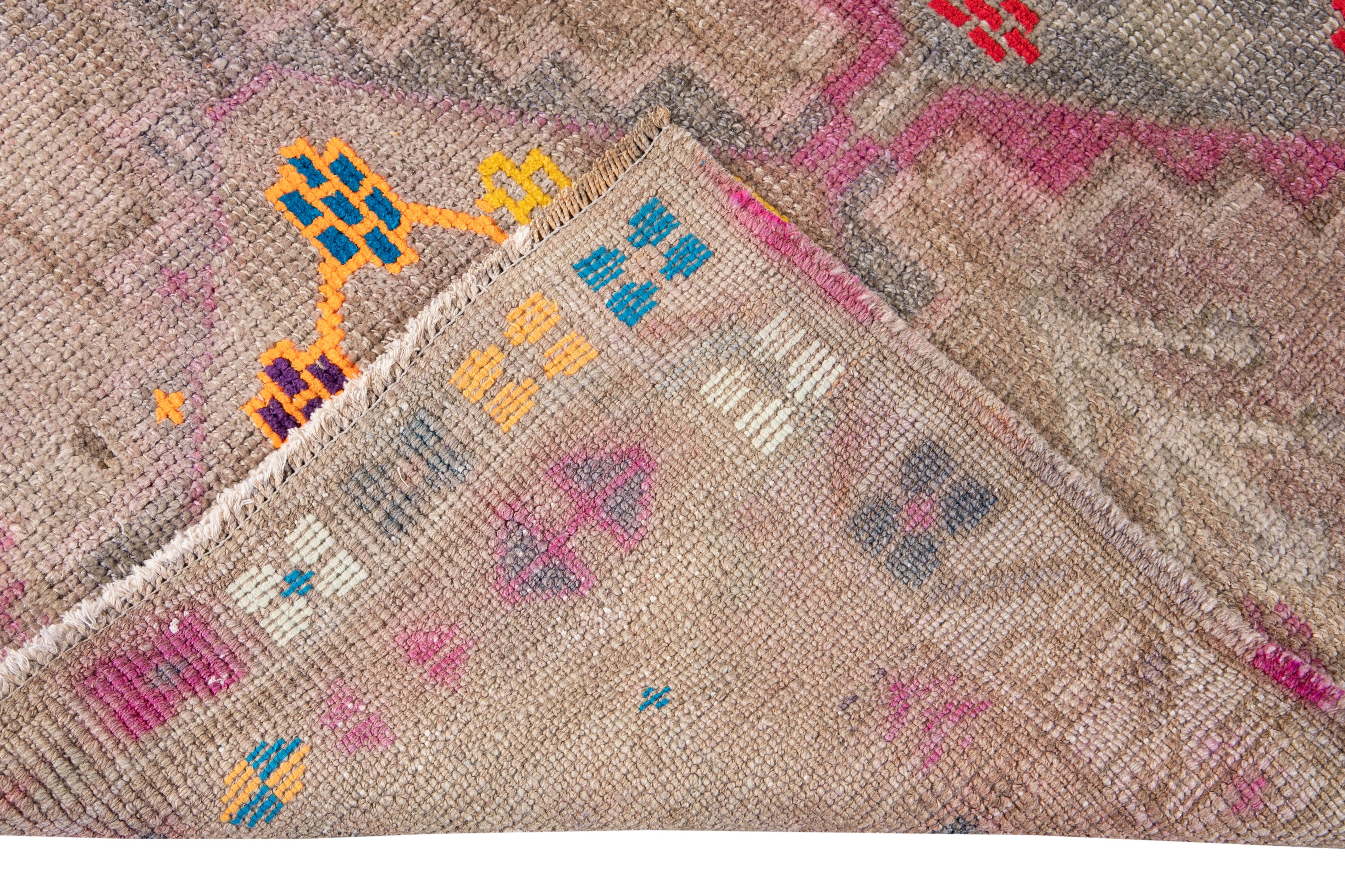 Noué à la main Tapis de couloir turc vintage en laine du milieu du XXe siècle en vente
