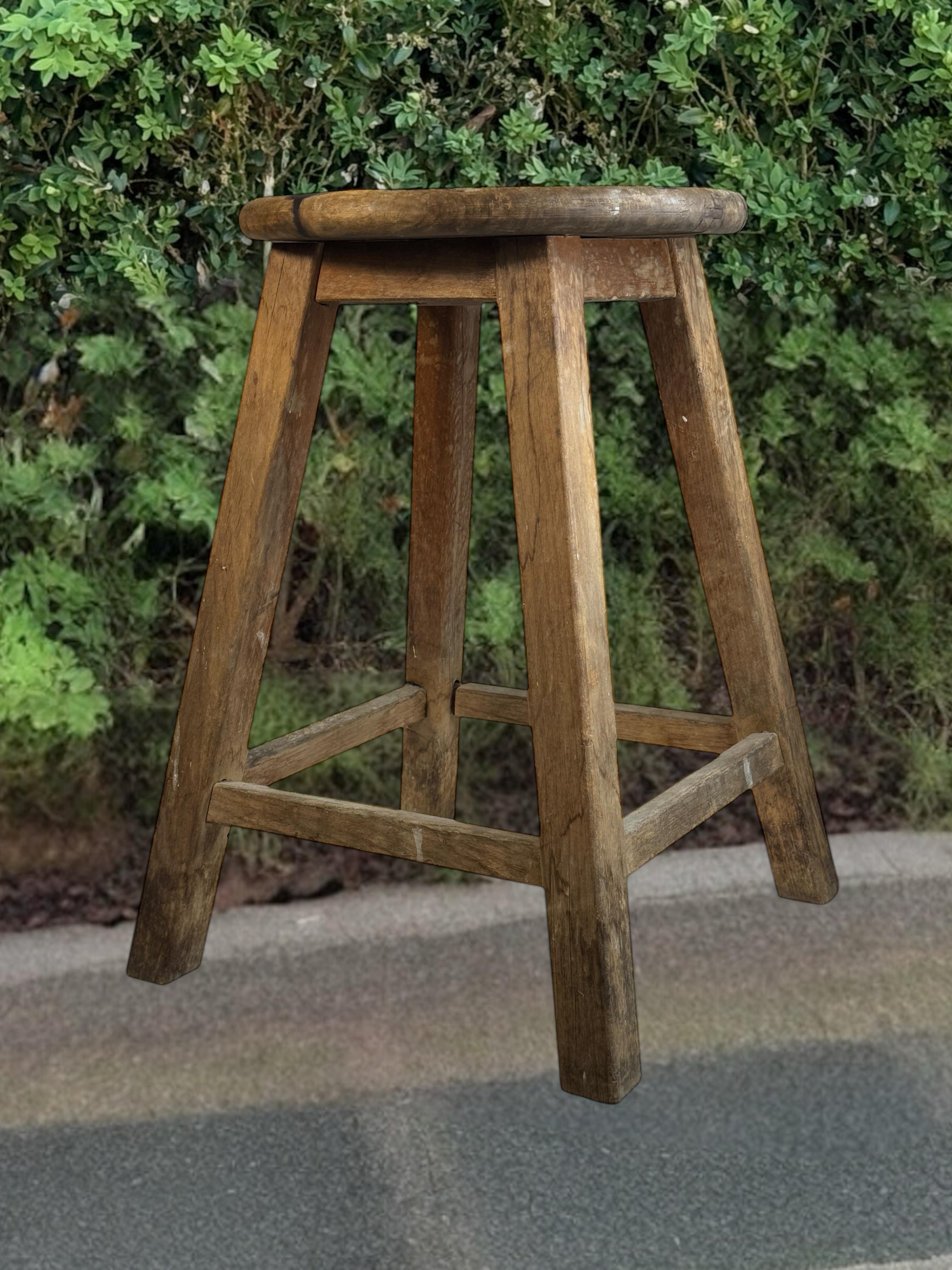 Sgabello da officina a 4 gambe Wabi Sabi della metà del XX secolo, Folkart austriaco 1950 circa in vendita 5