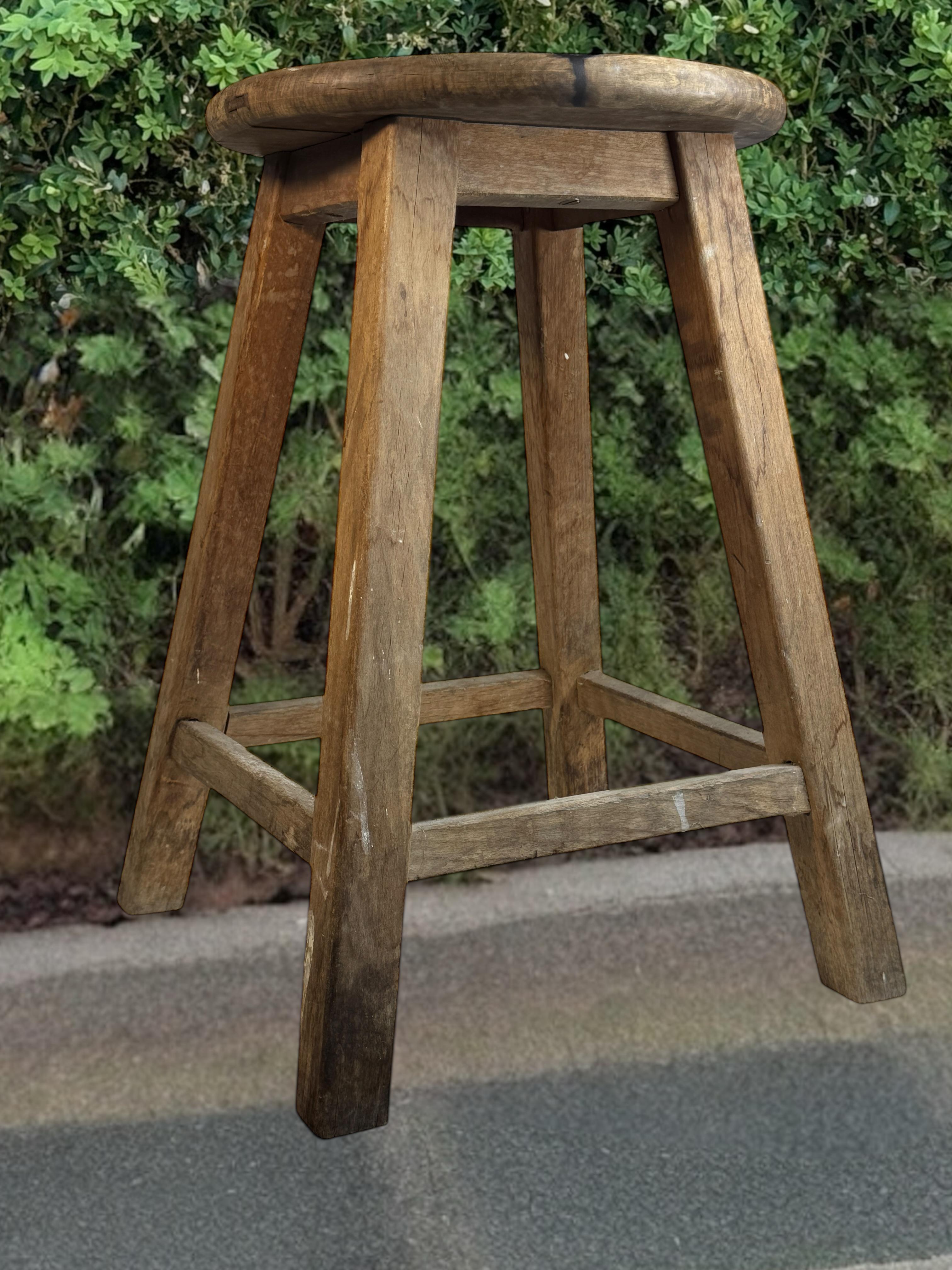Sgabello da officina a 4 gambe Wabi Sabi della metà del XX secolo, Folkart austriaco 1950 circa in vendita 6