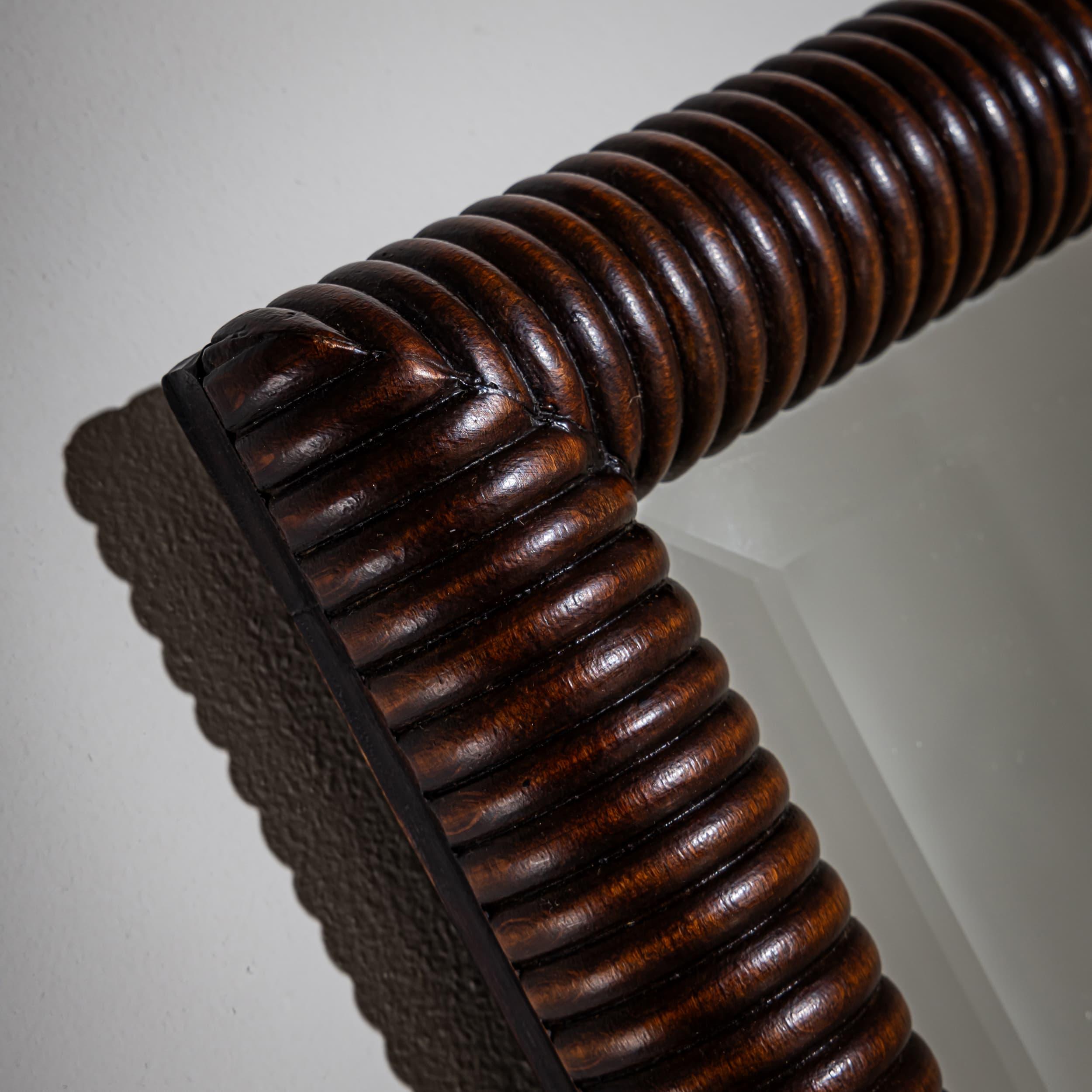 Mid-20th Century Wall Mirror in Ribbed Walnut Frame, Italy For Sale 2