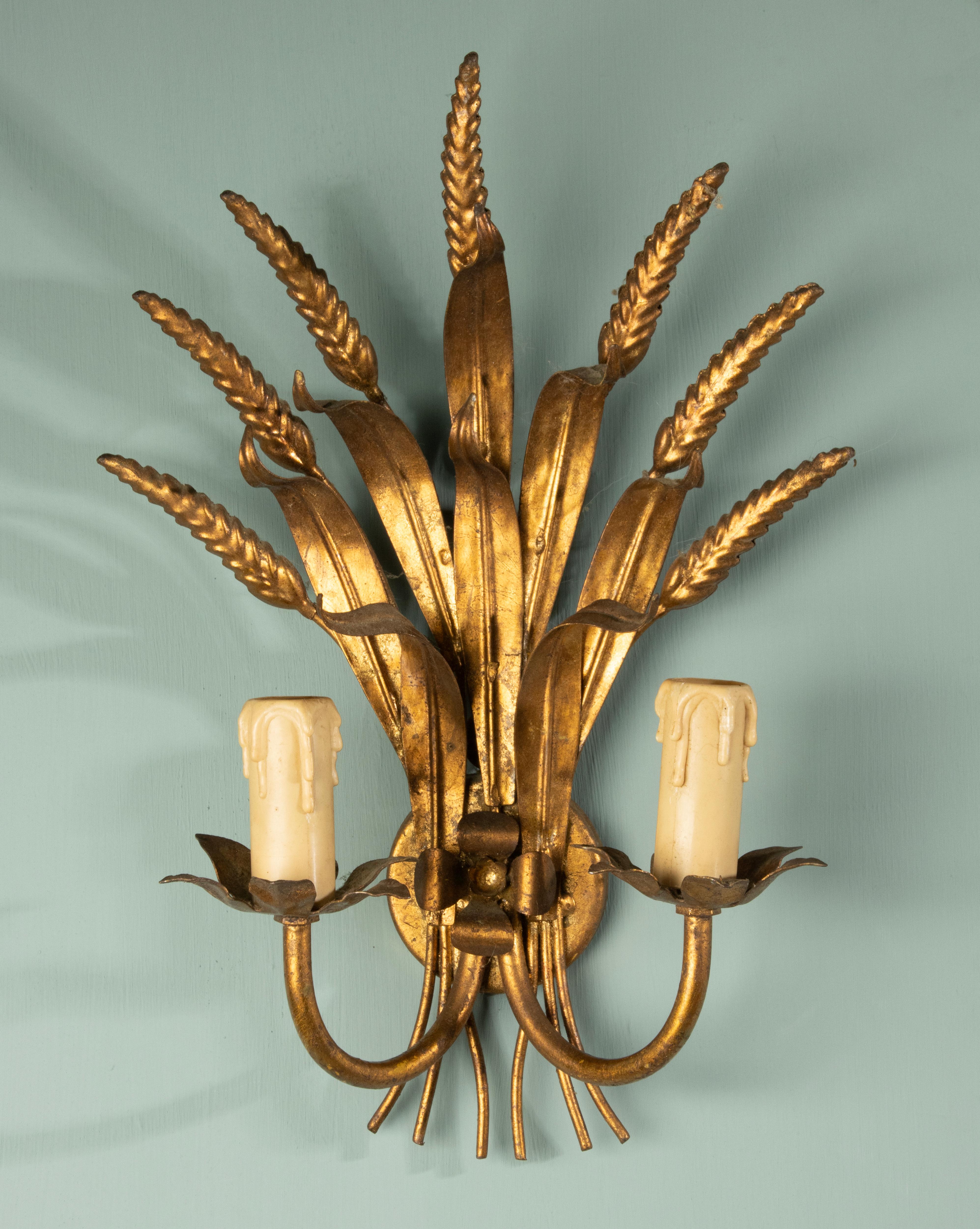 Mid-Century Modern Appliques murales du milieu du XXe siècle - Style Coco Chanel - Laiton doré - Gerbe de blé en vente