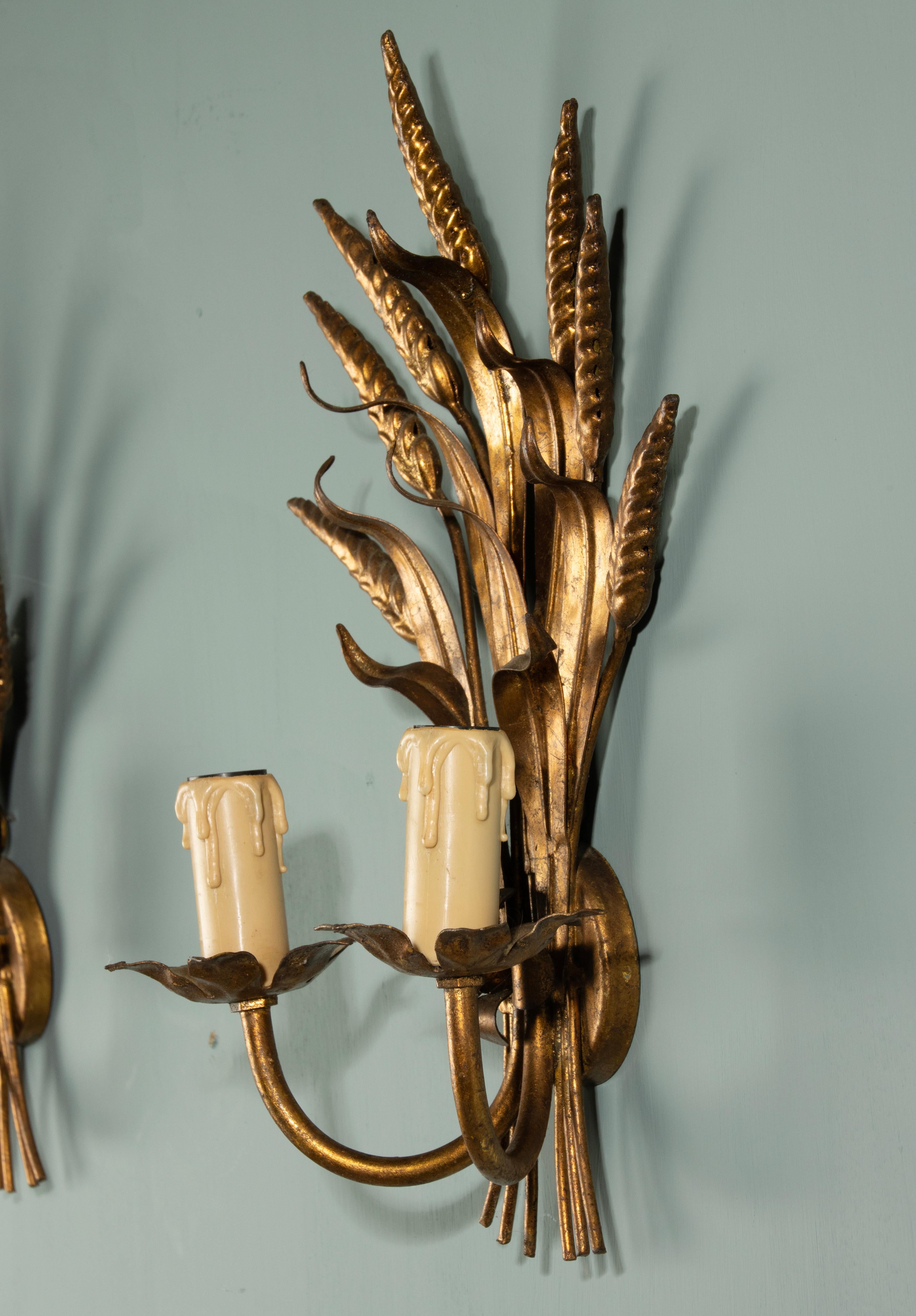 Appliques murales du milieu du XXe siècle - Style Coco Chanel - Laiton doré - Gerbe de blé en vente 1