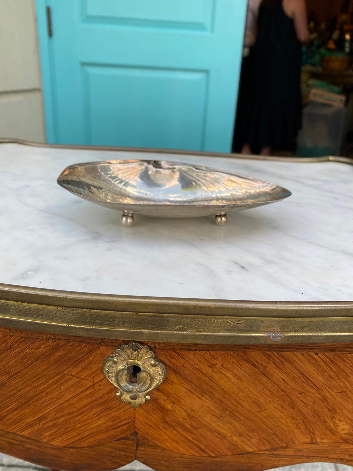 Mid-20th Century Wallace Sterling Silver 393 Clamshell Dish, Marked In Good Condition In Atlanta, GA
