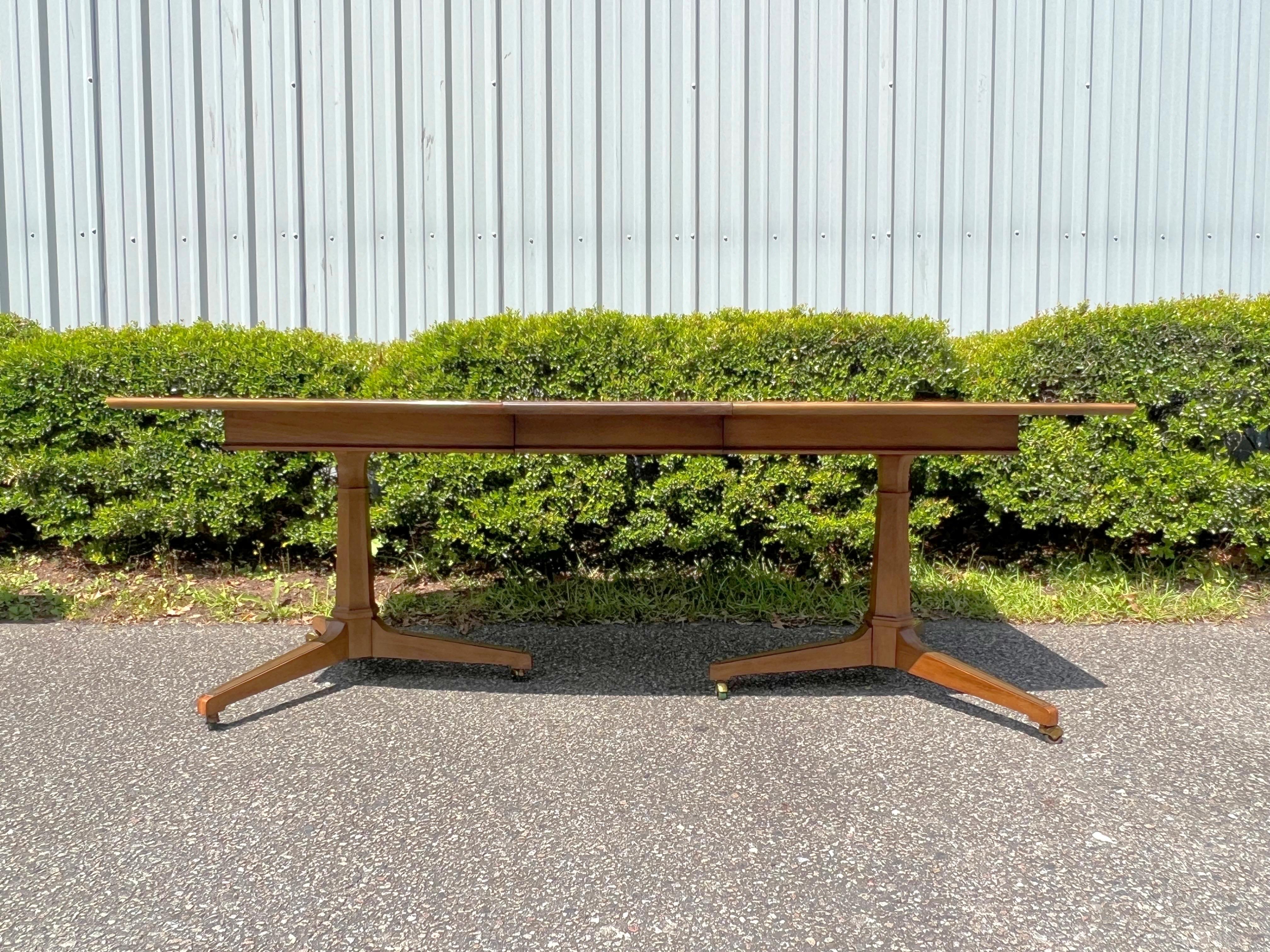 Mid-Century Modern Mid-20th Century Walnut and Brass Dining Table For Sale