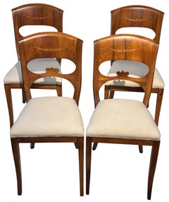 Mitte des 20. Jahrhunderts Nussbaum Biedermeier Italienische Beistellstühle Satz von 4