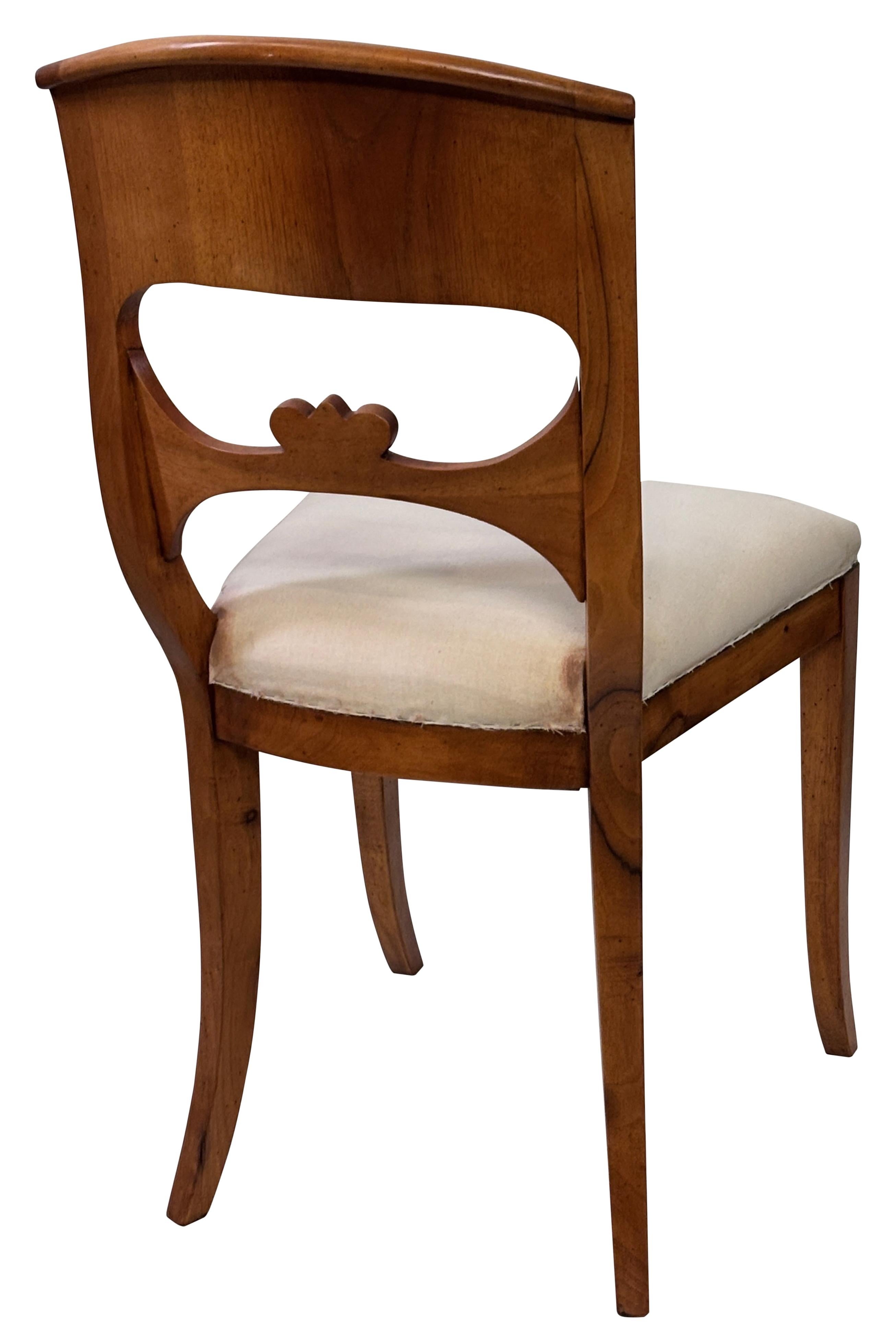 Juego de 4 sillas auxiliares italianas estilo Biedermeier de nogal de mediados del siglo XX en venta 1