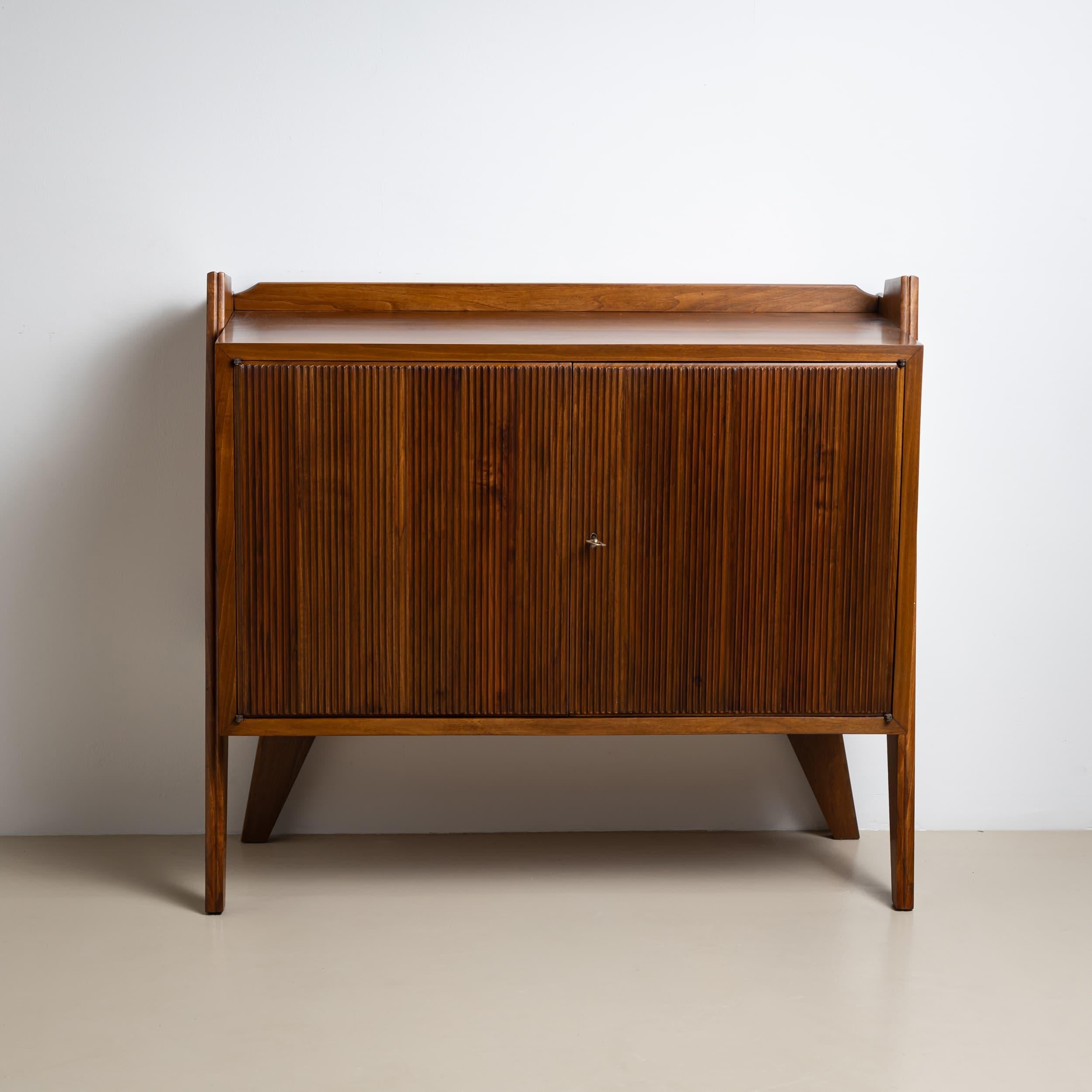 Mid-20th Century Walnut Sideboard, Italy In Good Condition For Sale In New York, NY